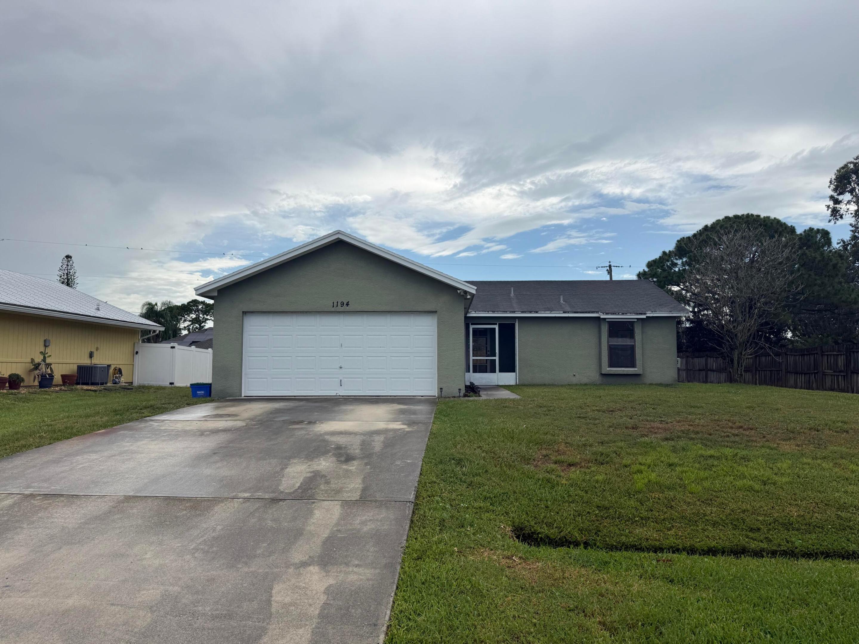 PORT ST LUCIE SECTION 4 - Residential Lease