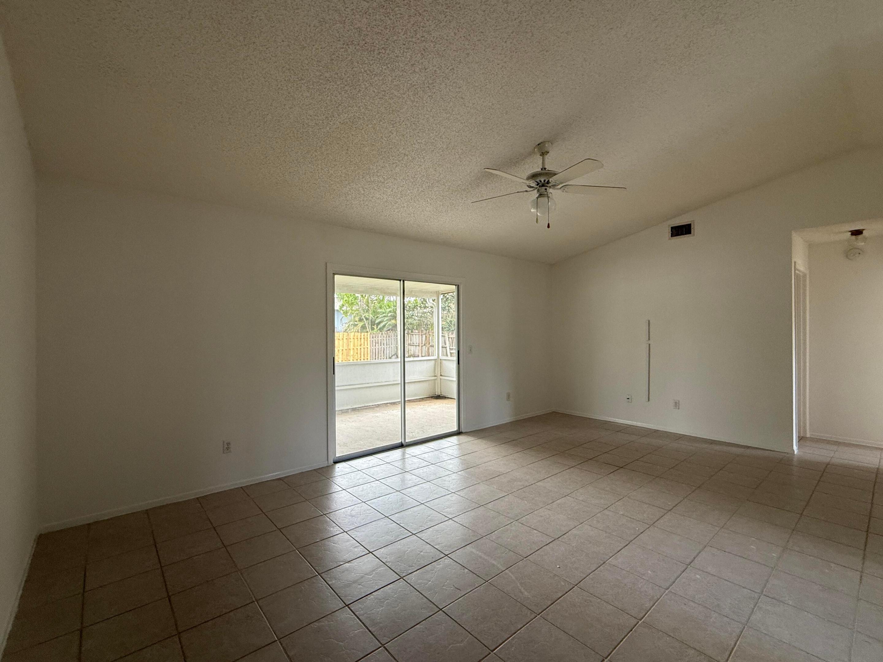 PORT ST LUCIE SECTION 4 - Residential Lease