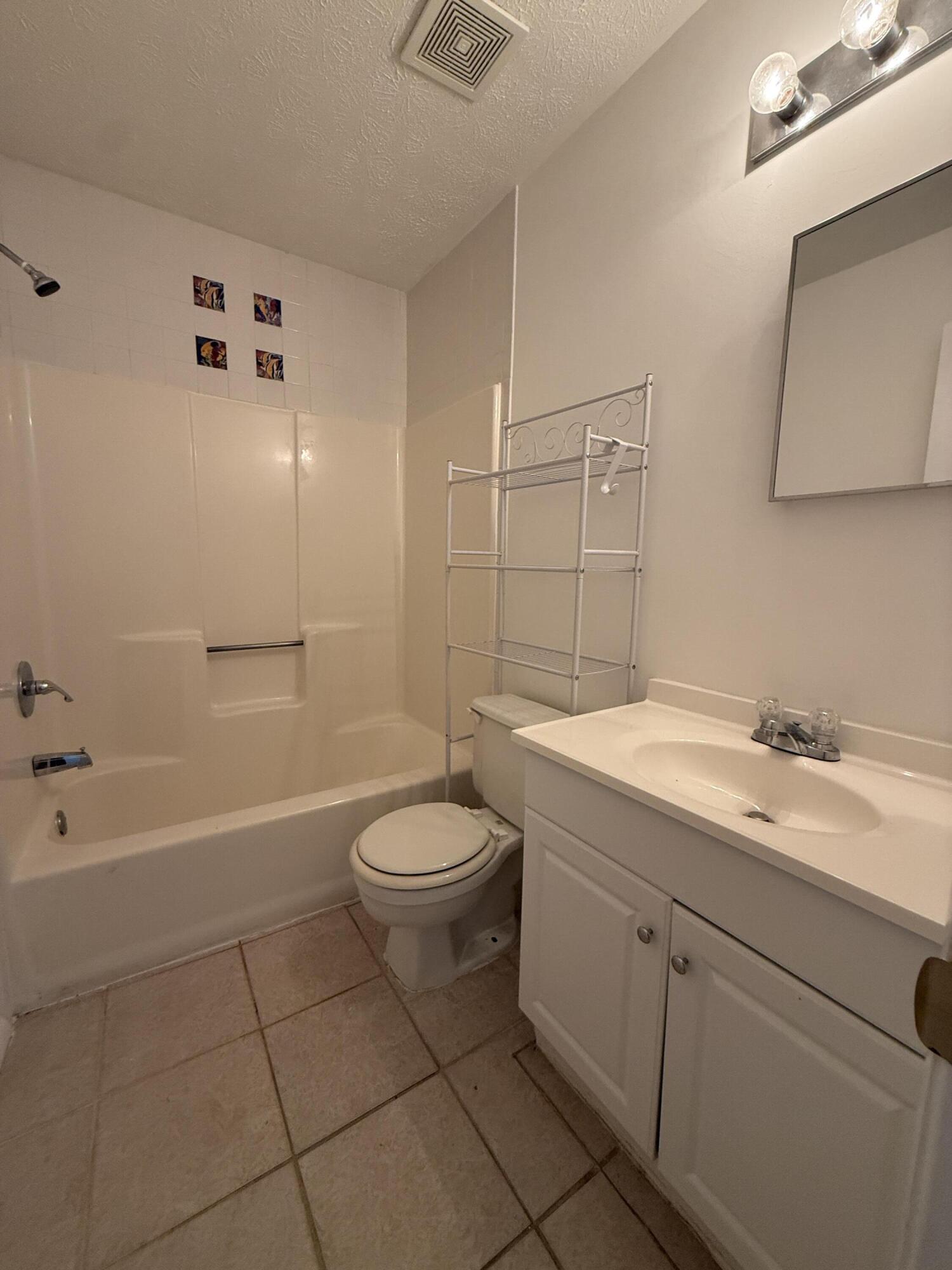 PORT ST LUCIE SECTION 4 - Residential Lease