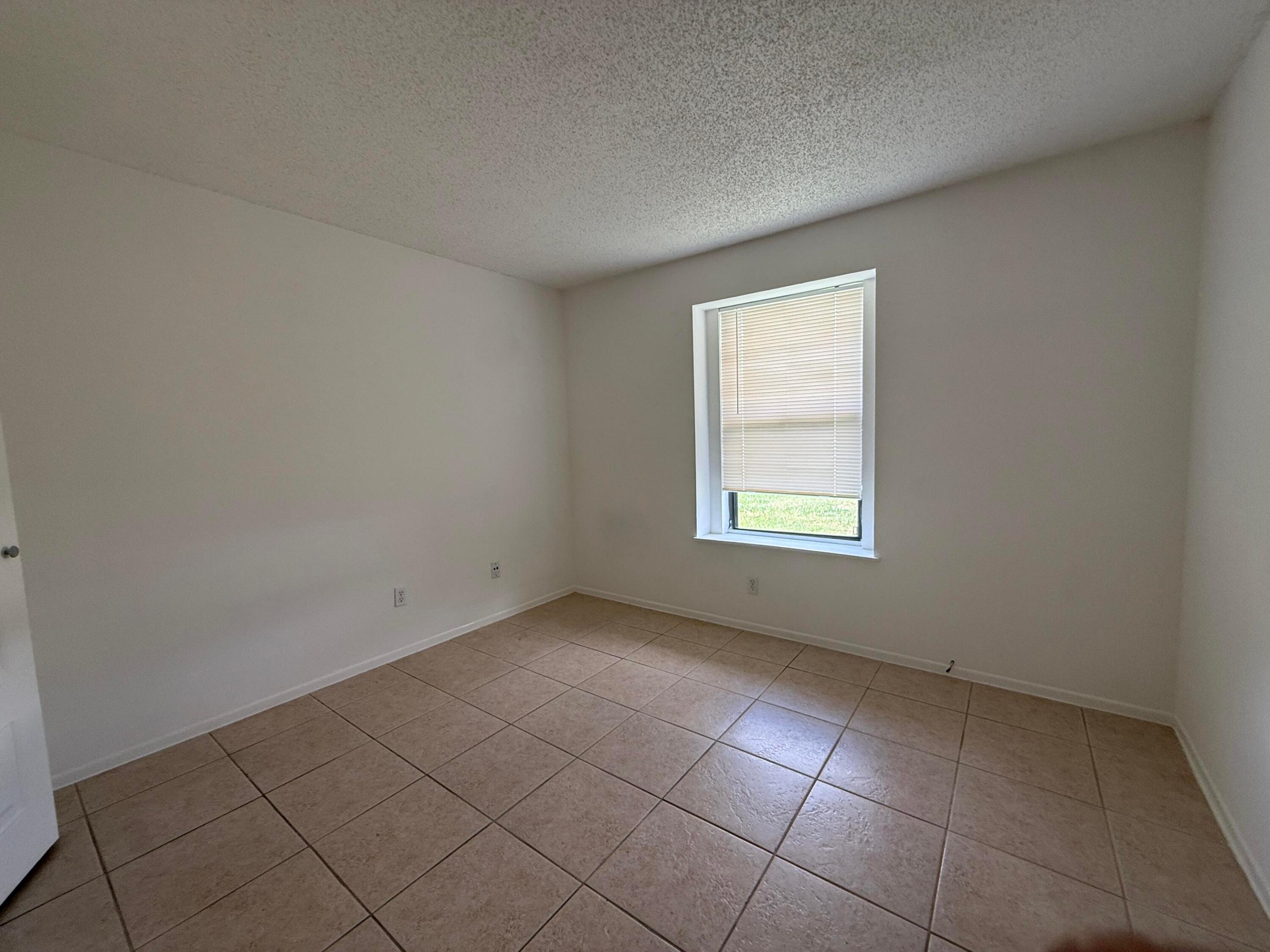 PORT ST LUCIE SECTION 4 - Residential Lease