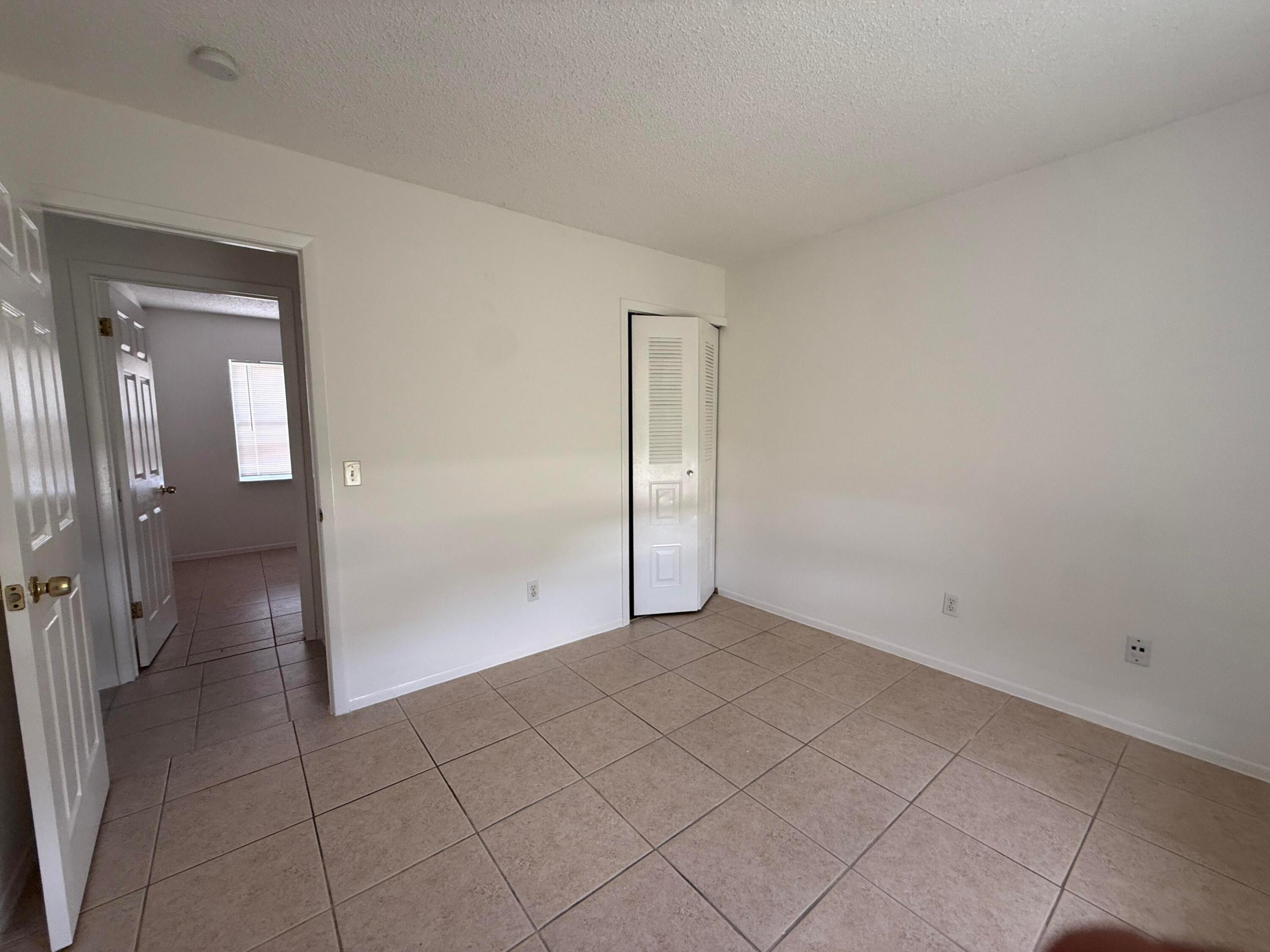 PORT ST LUCIE SECTION 4 - Residential Lease