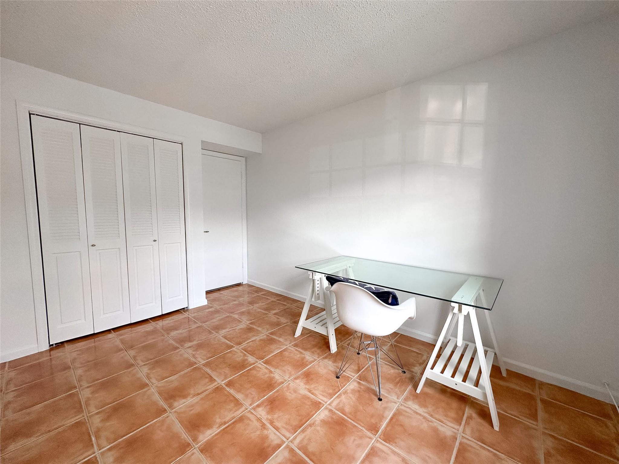 BAY COLONY CLUB - Residential