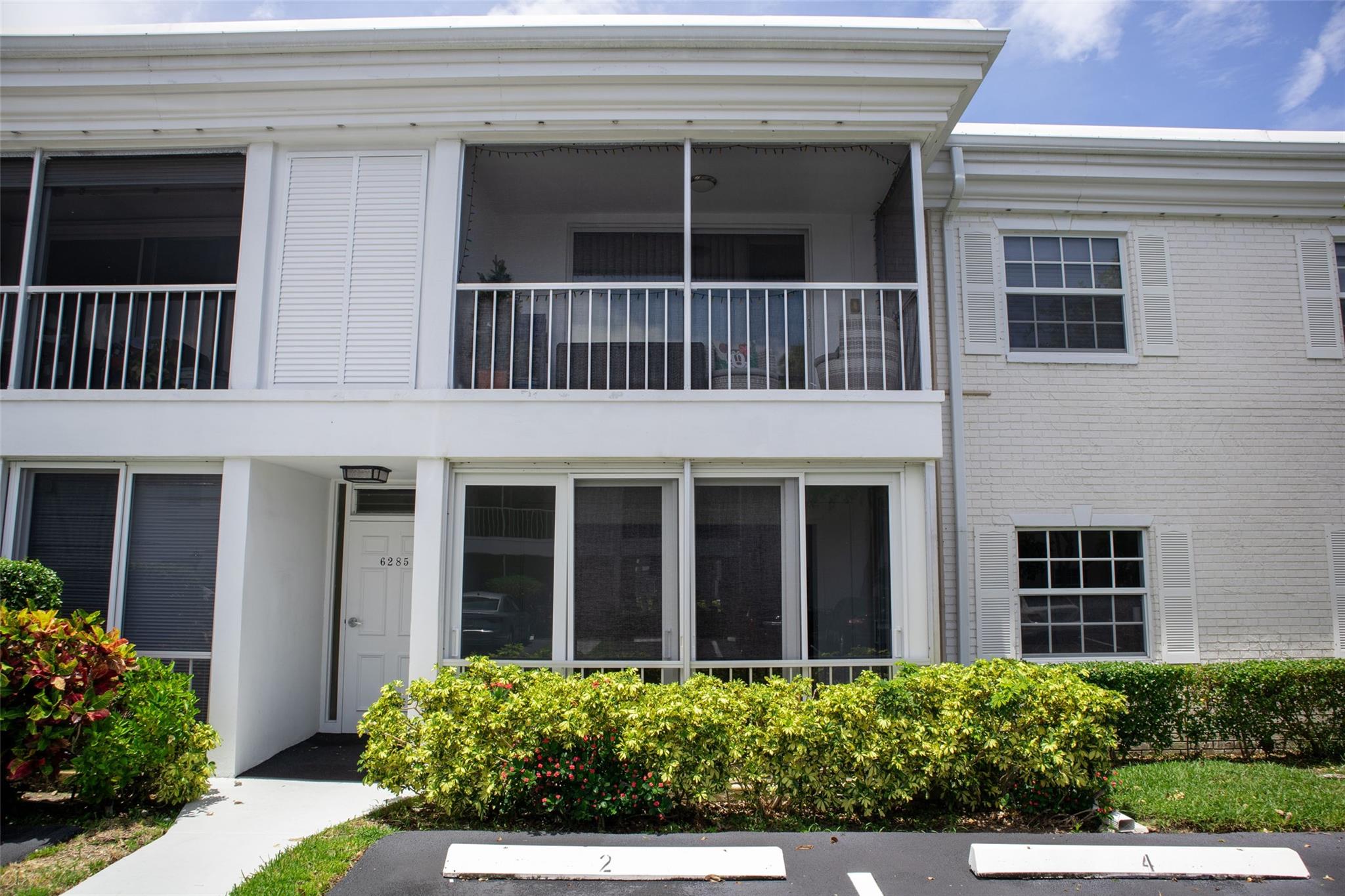 BAY COLONY CLUB - Residential