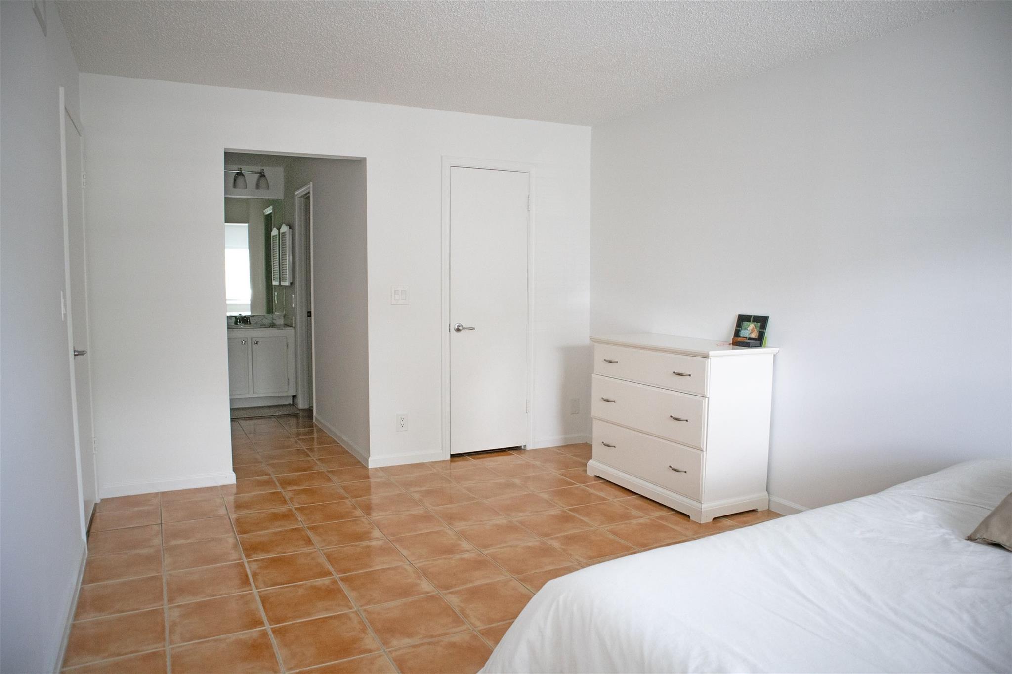 BAY COLONY CLUB - Residential
