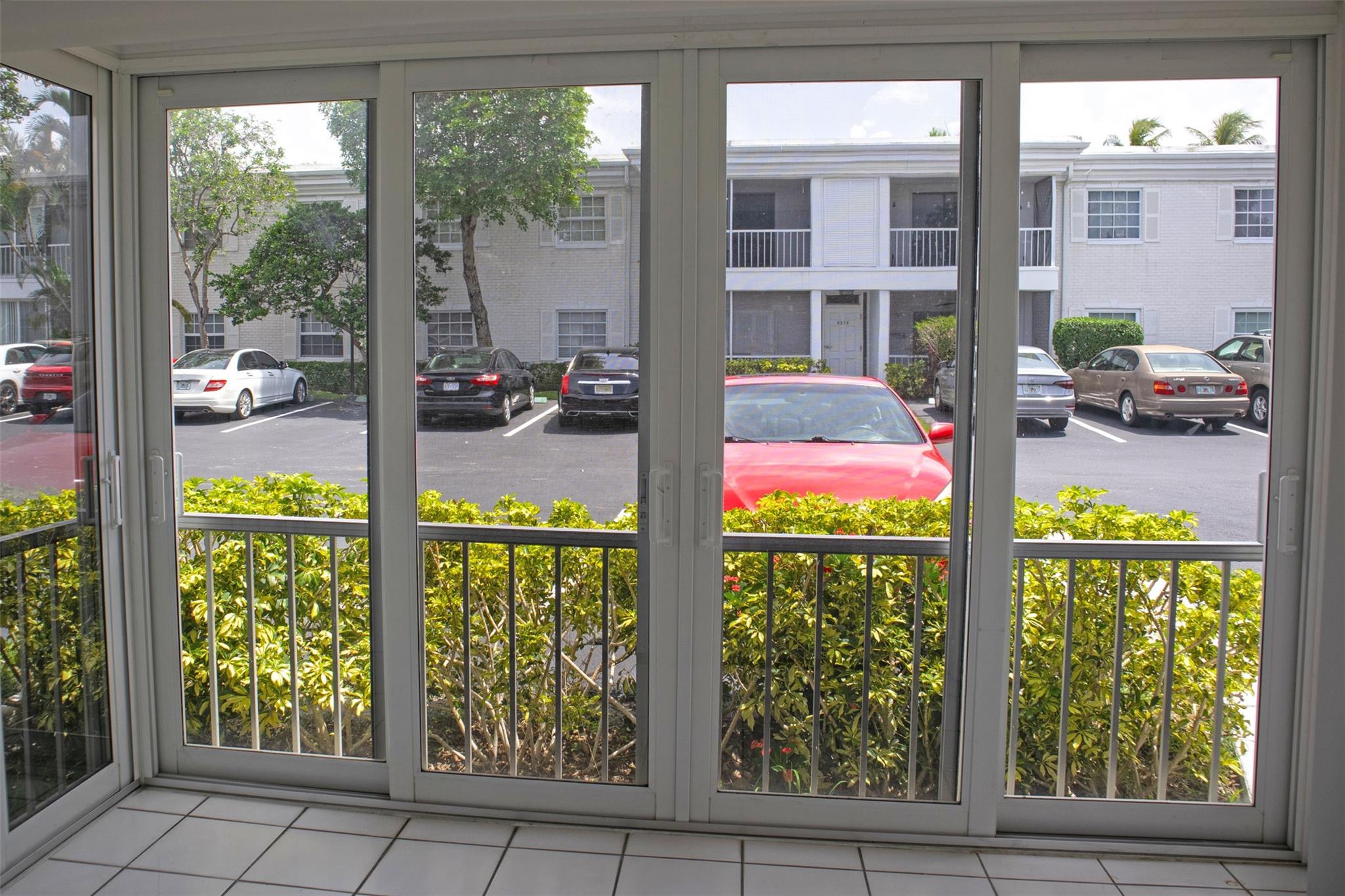 BAY COLONY CLUB - Residential