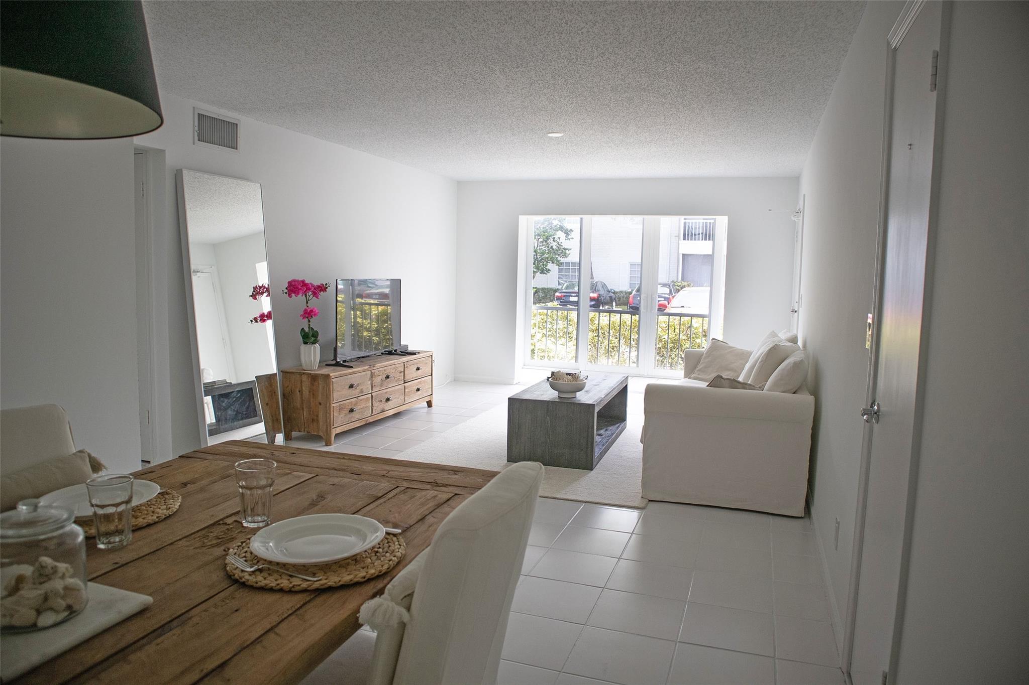 BAY COLONY CLUB - Residential
