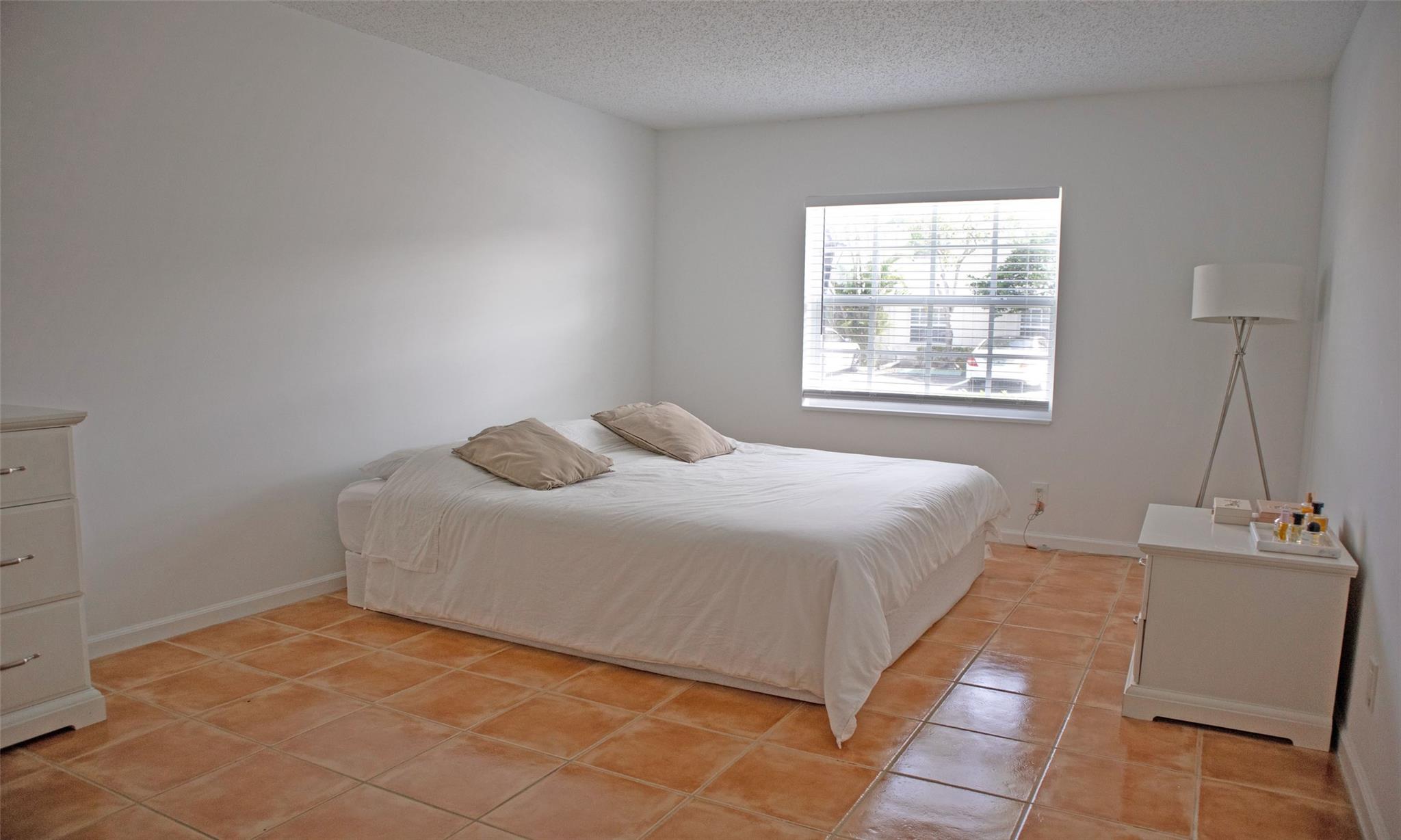BAY COLONY CLUB - Residential