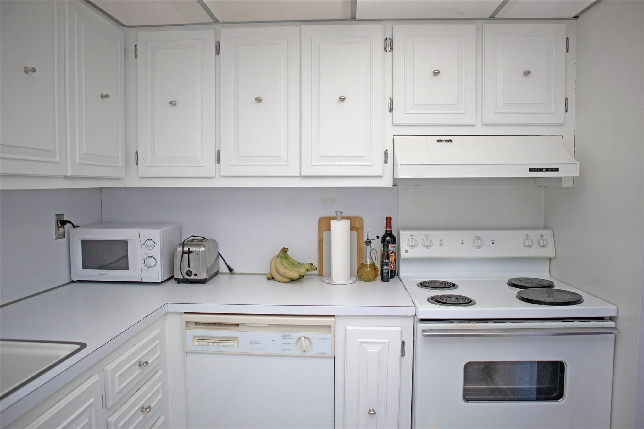 BAY COLONY CLUB - Residential