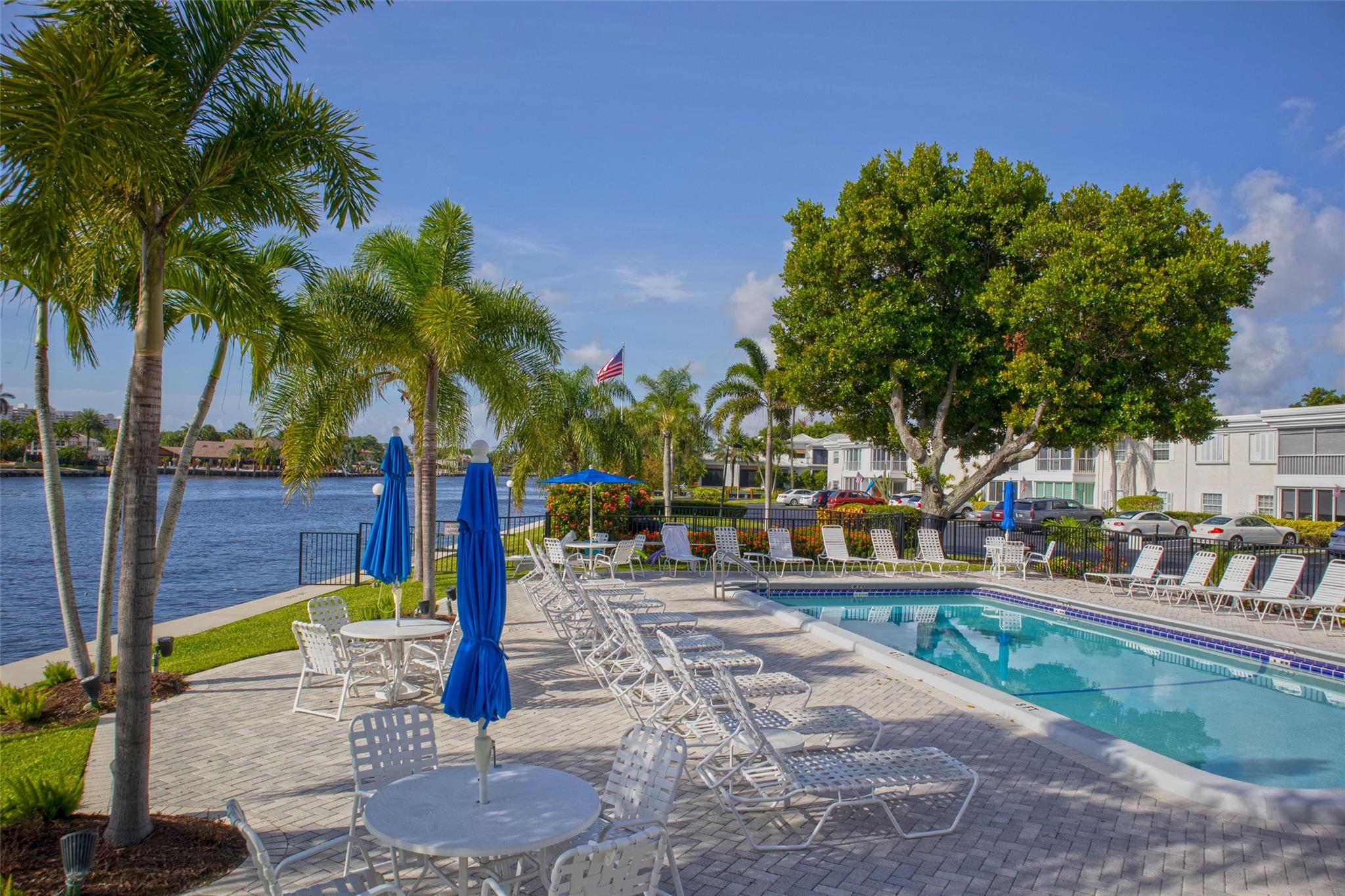 BAY COLONY CLUB - Residential