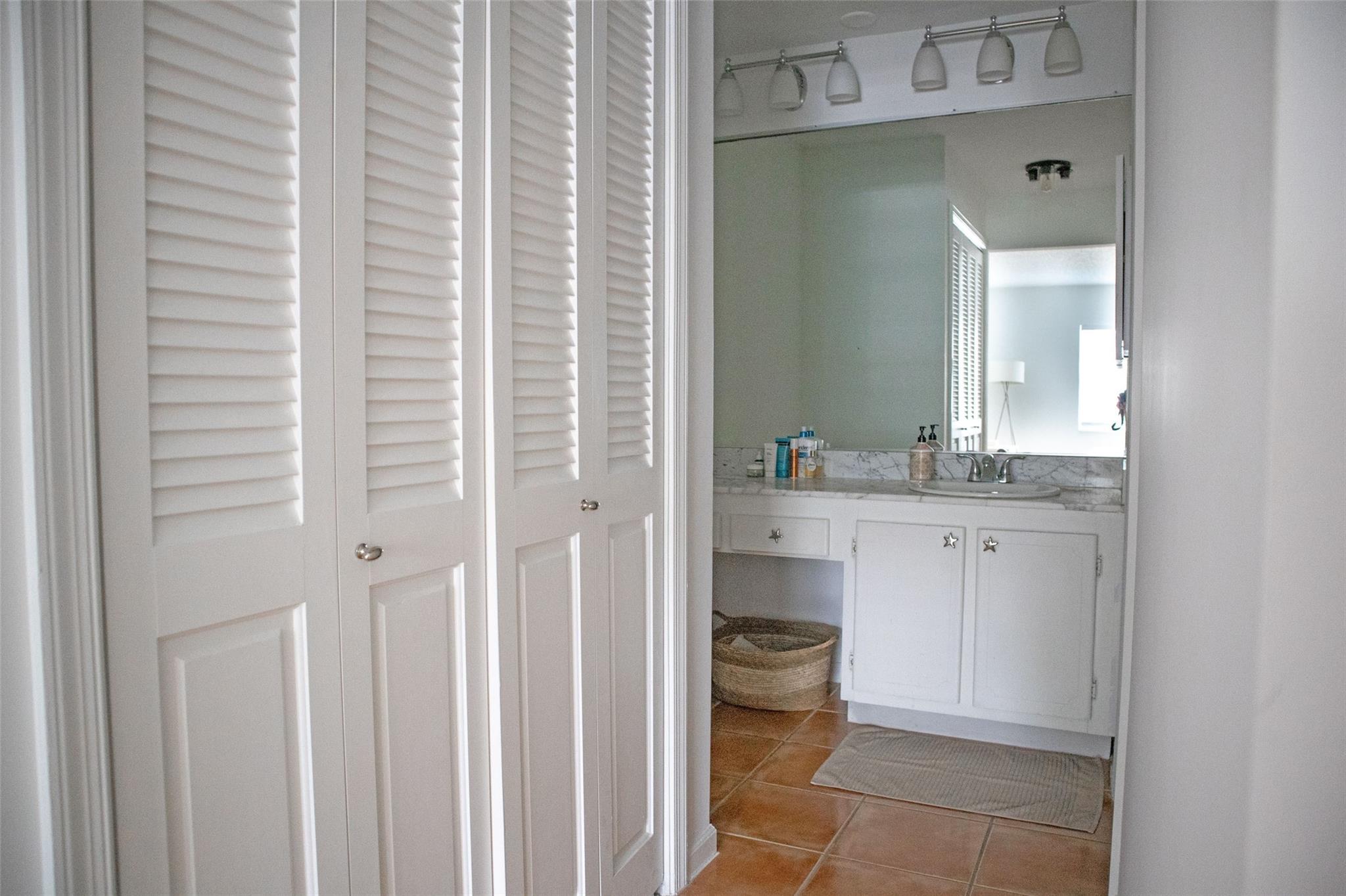 BAY COLONY CLUB - Residential