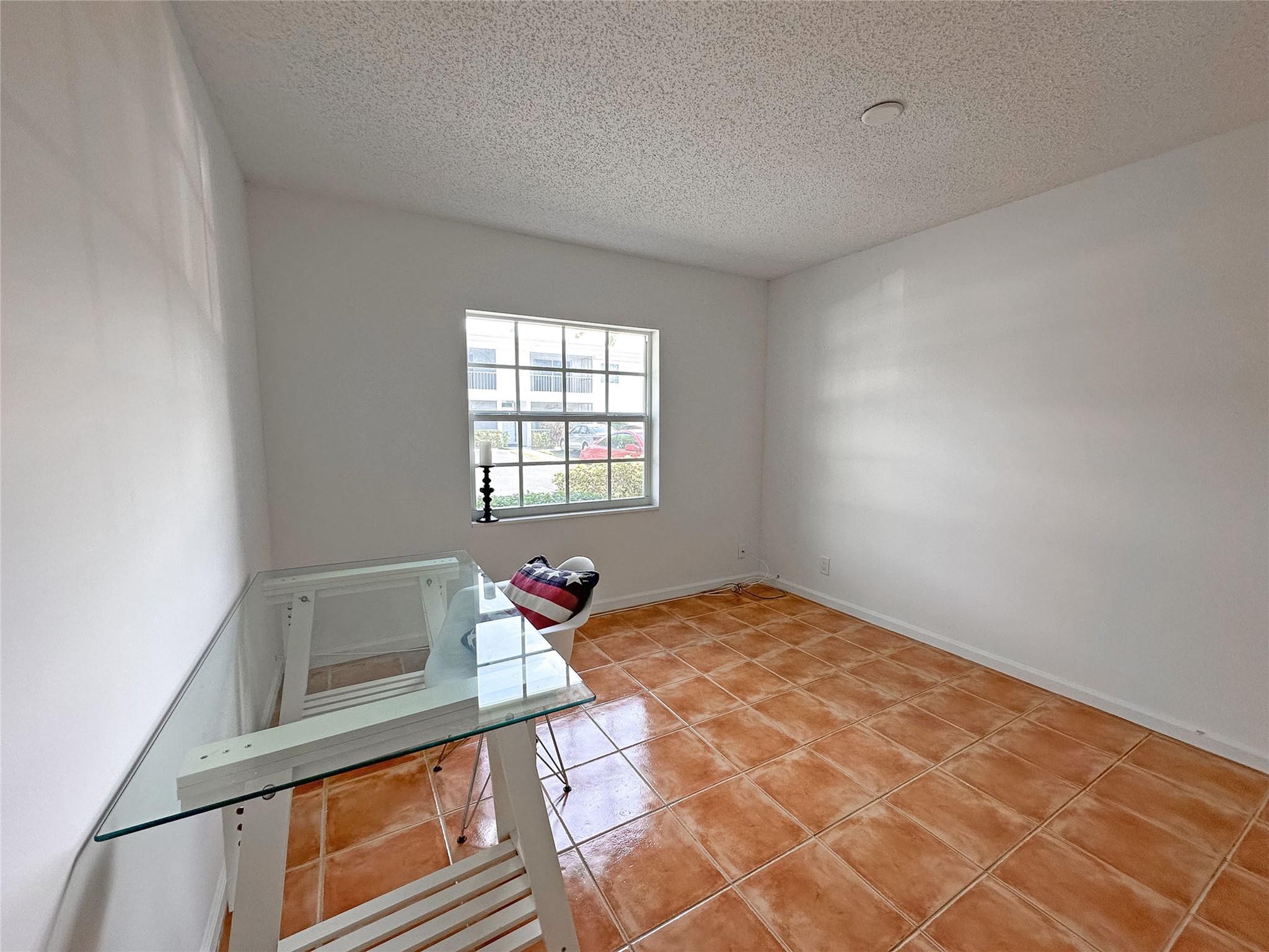 BAY COLONY CLUB - Residential