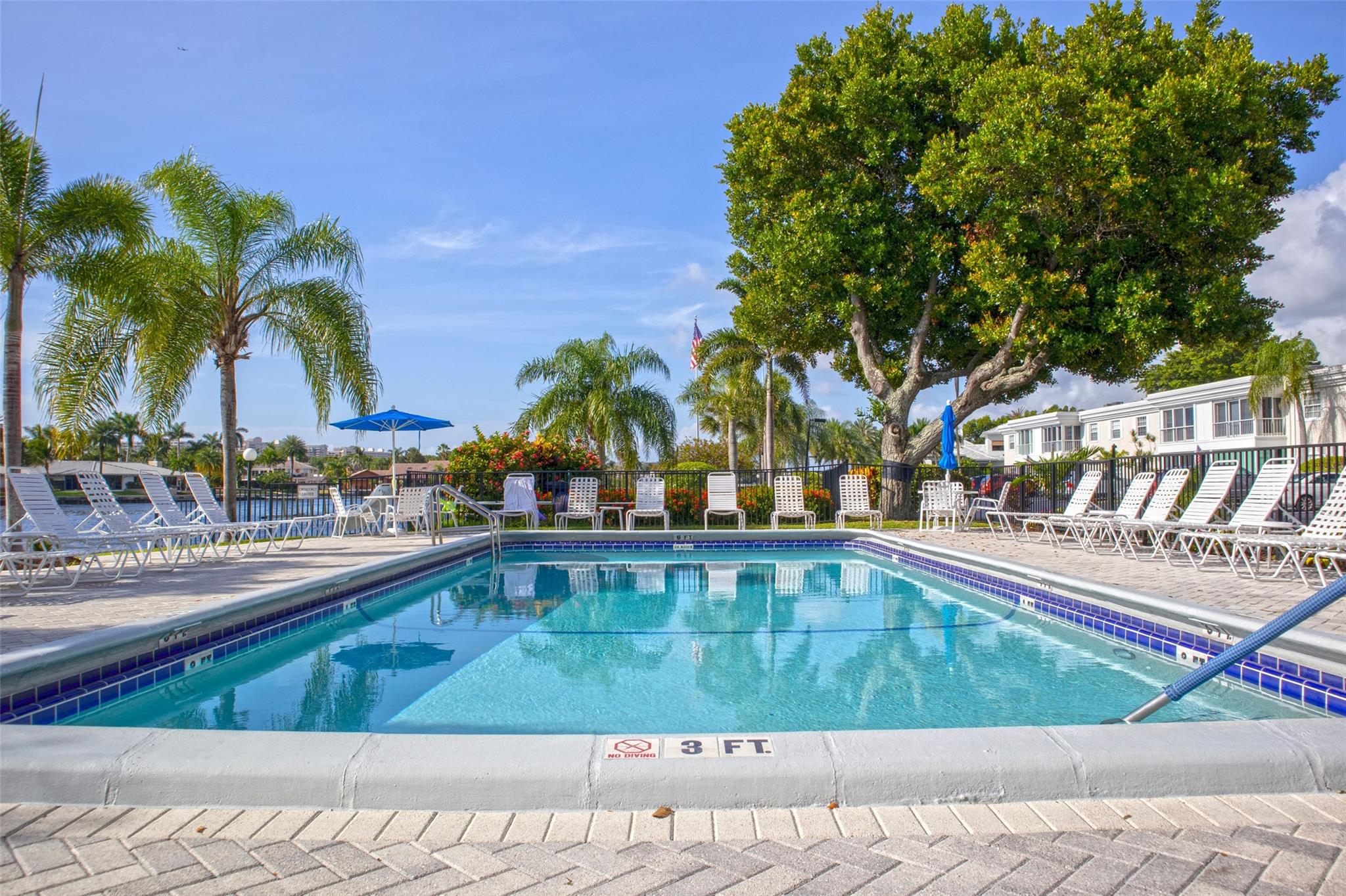 BAY COLONY CLUB - Residential