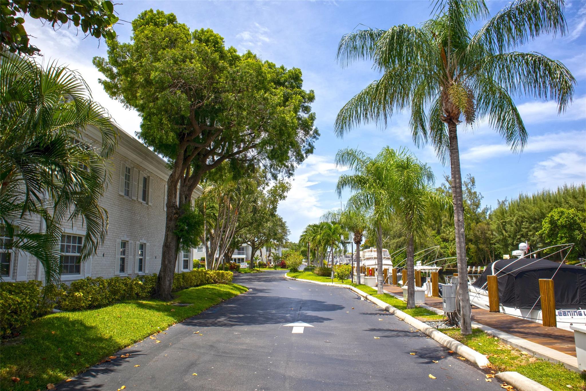 BAY COLONY CLUB - Residential