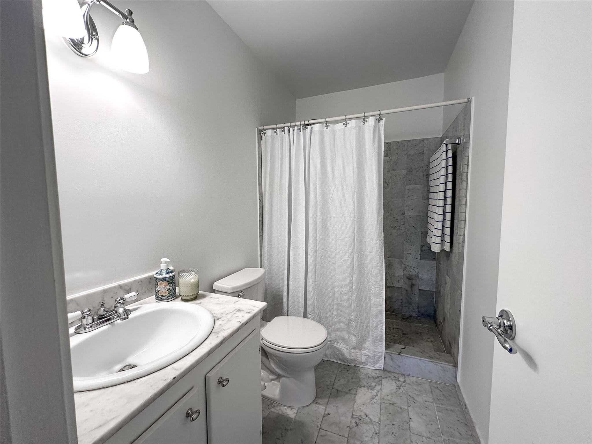 BAY COLONY CLUB - Residential