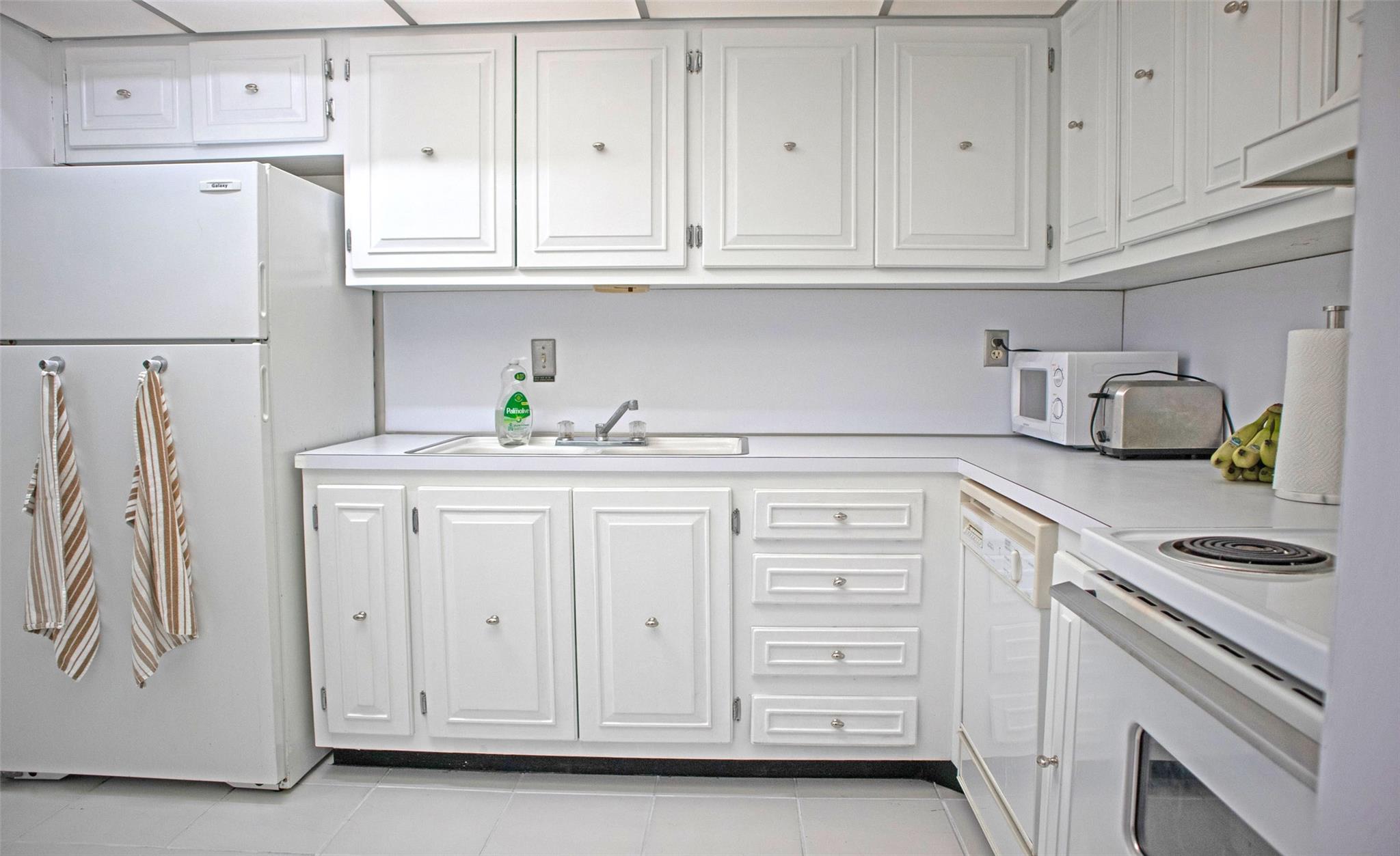 BAY COLONY CLUB - Residential