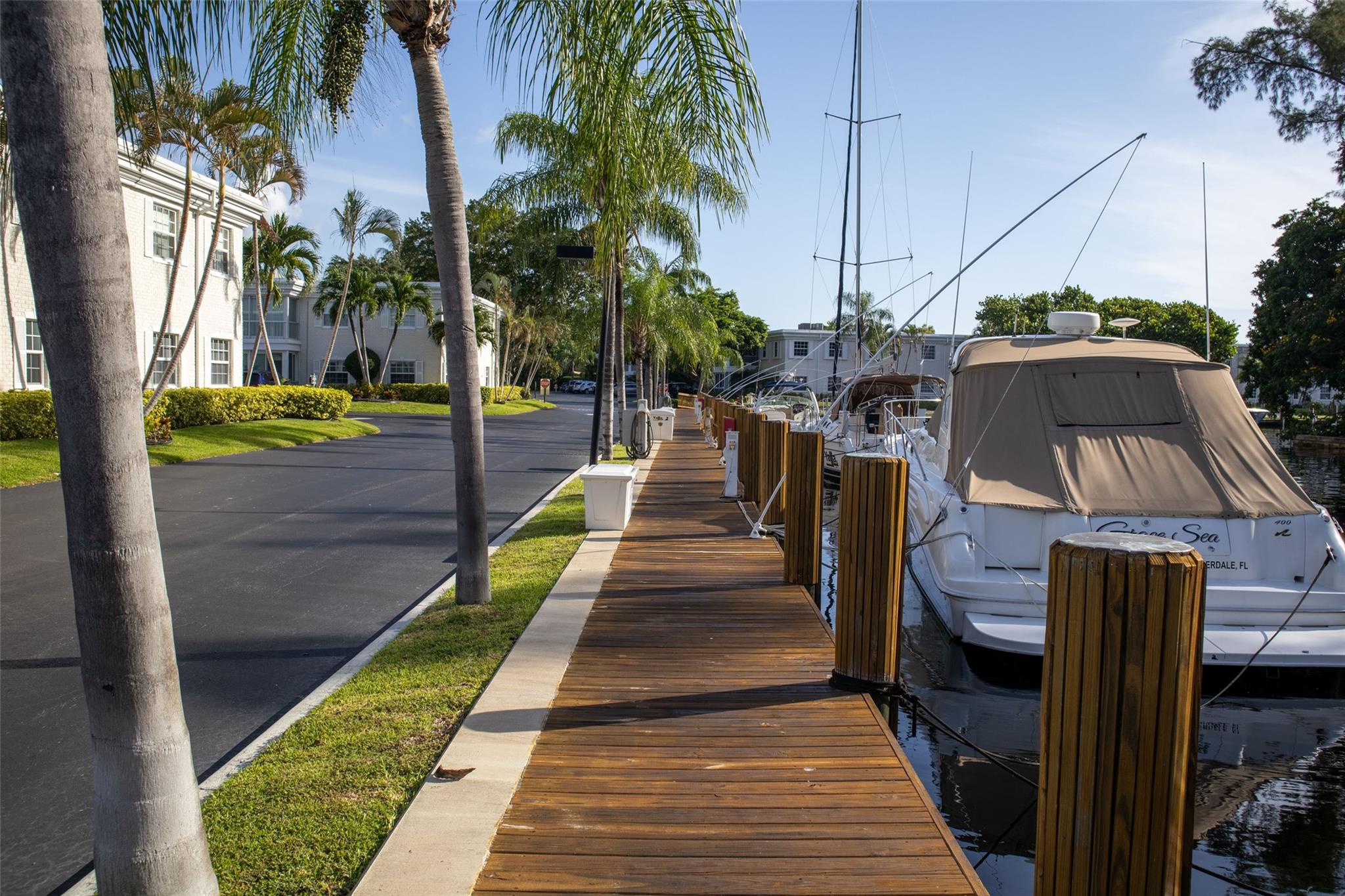 BAY COLONY CLUB - Residential