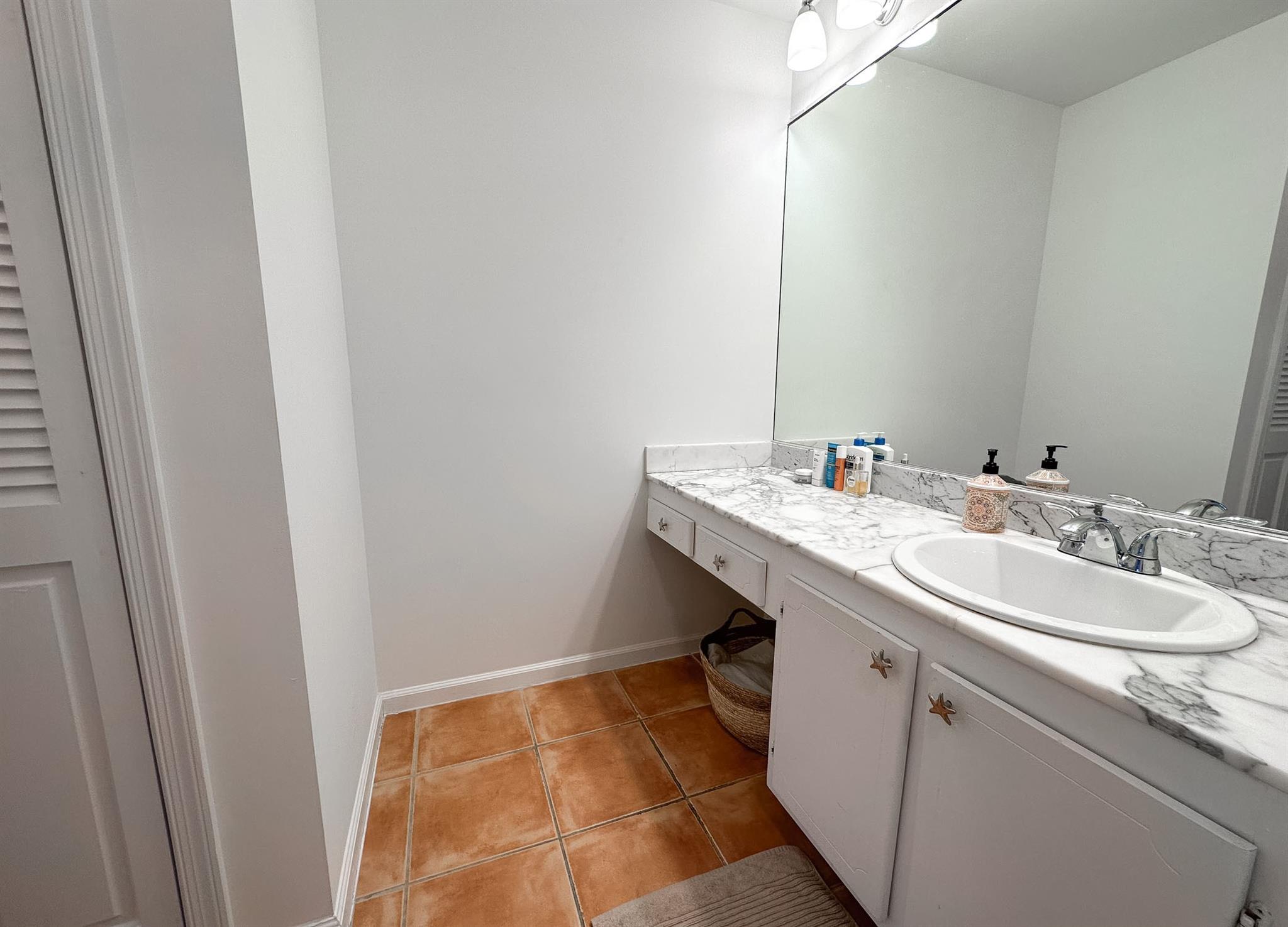 BAY COLONY CLUB - Residential