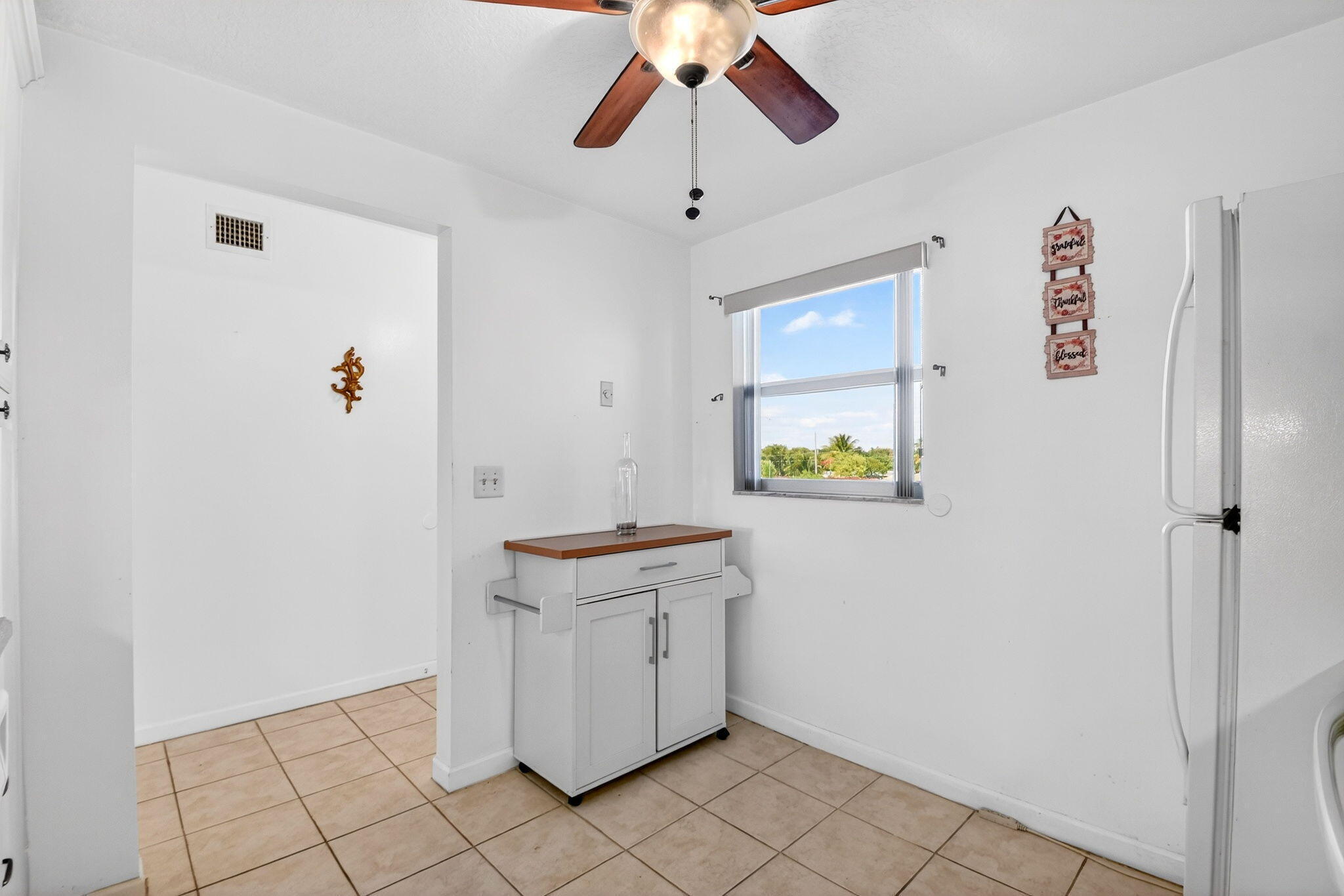 VILLAGE ROYALE ON THE GREEN CONDO - Residential Lease
