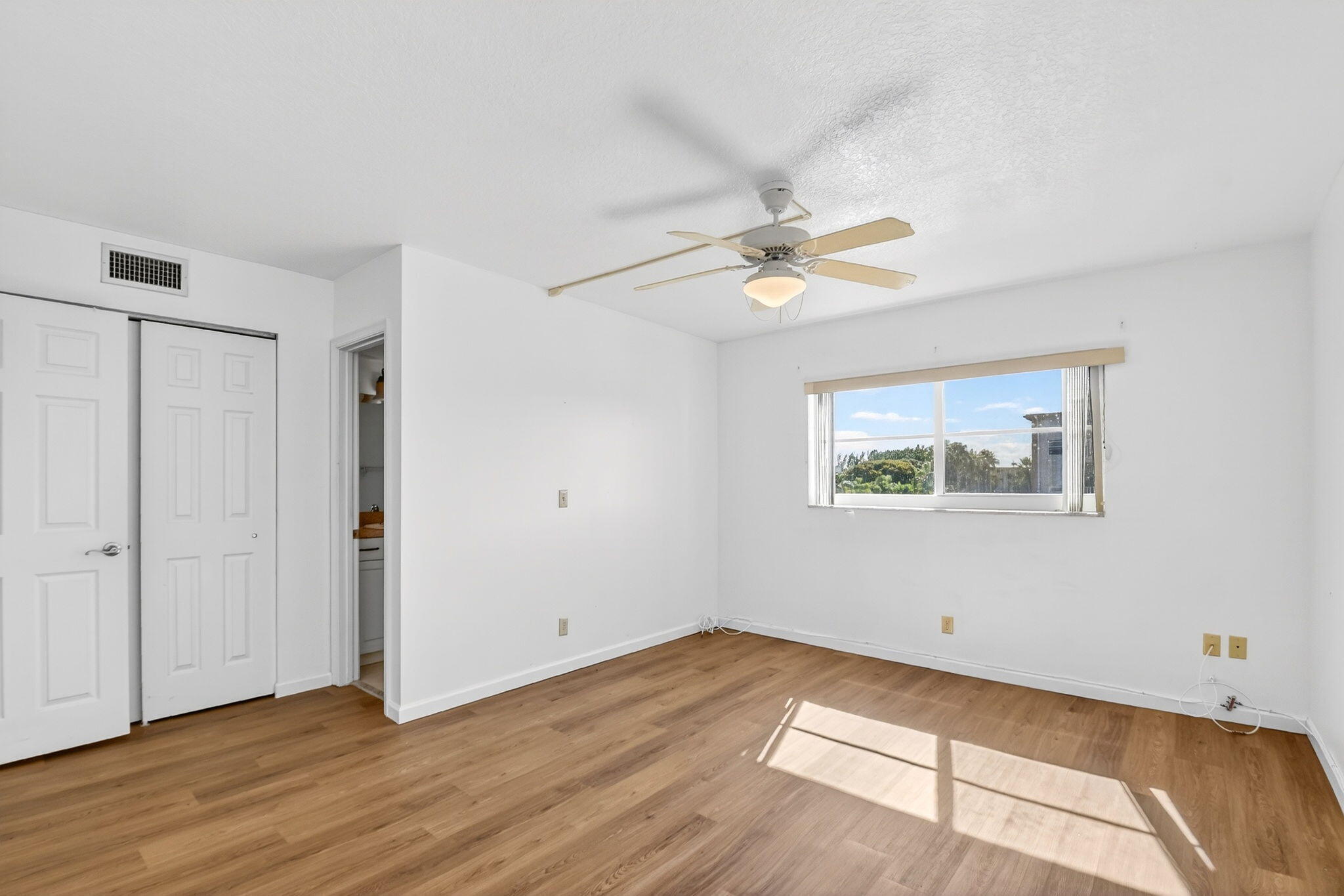 VILLAGE ROYALE ON THE GREEN CONDO - Residential Lease