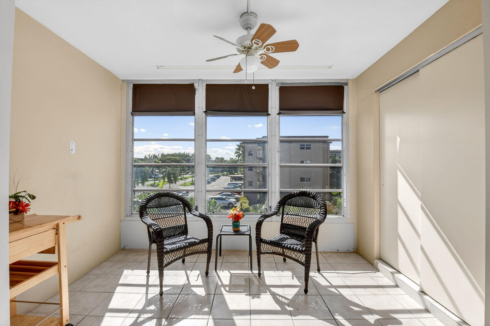VILLAGE ROYALE ON THE GREEN CONDO - Residential Lease