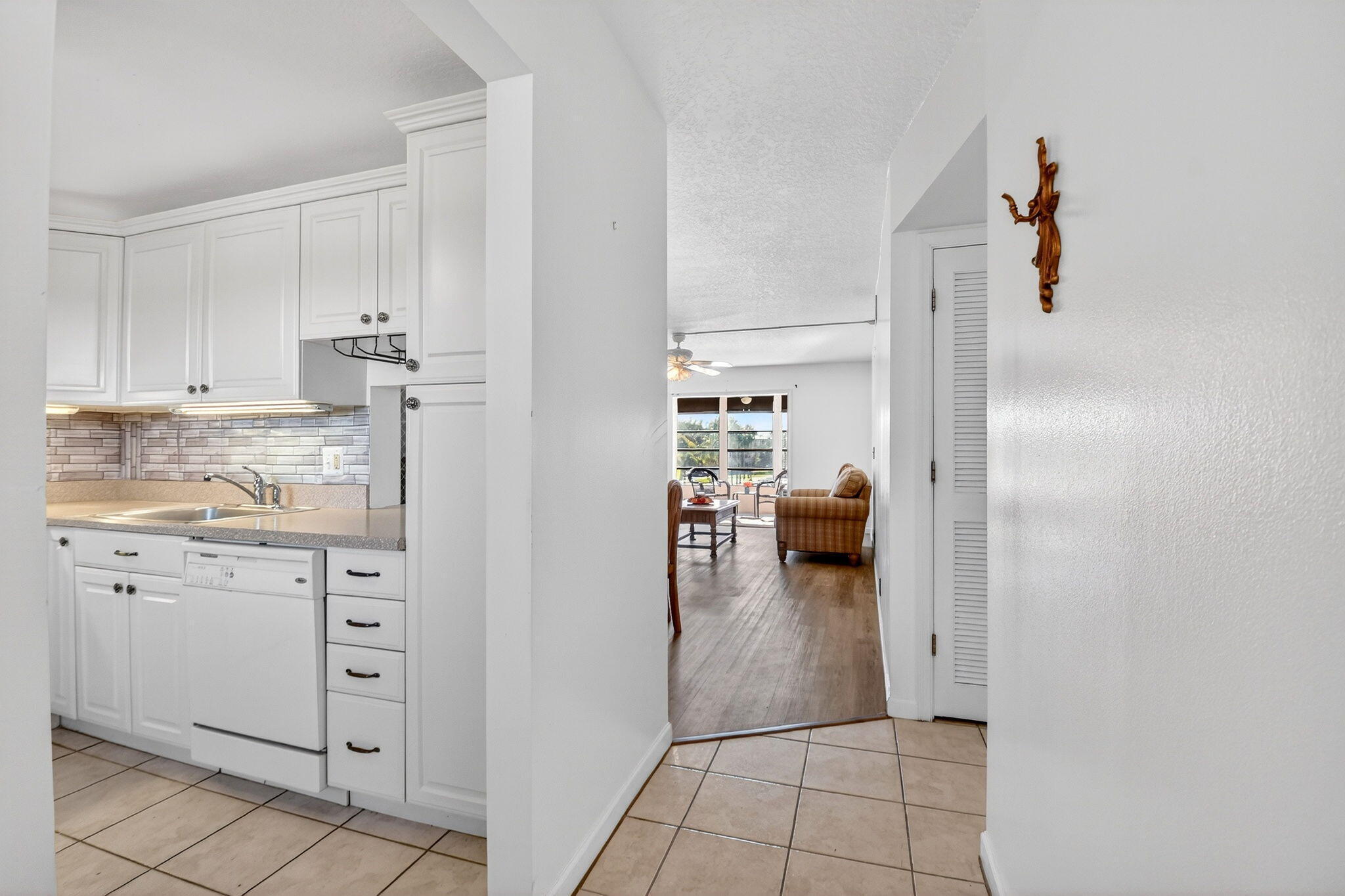 VILLAGE ROYALE ON THE GREEN CONDO - Residential Lease