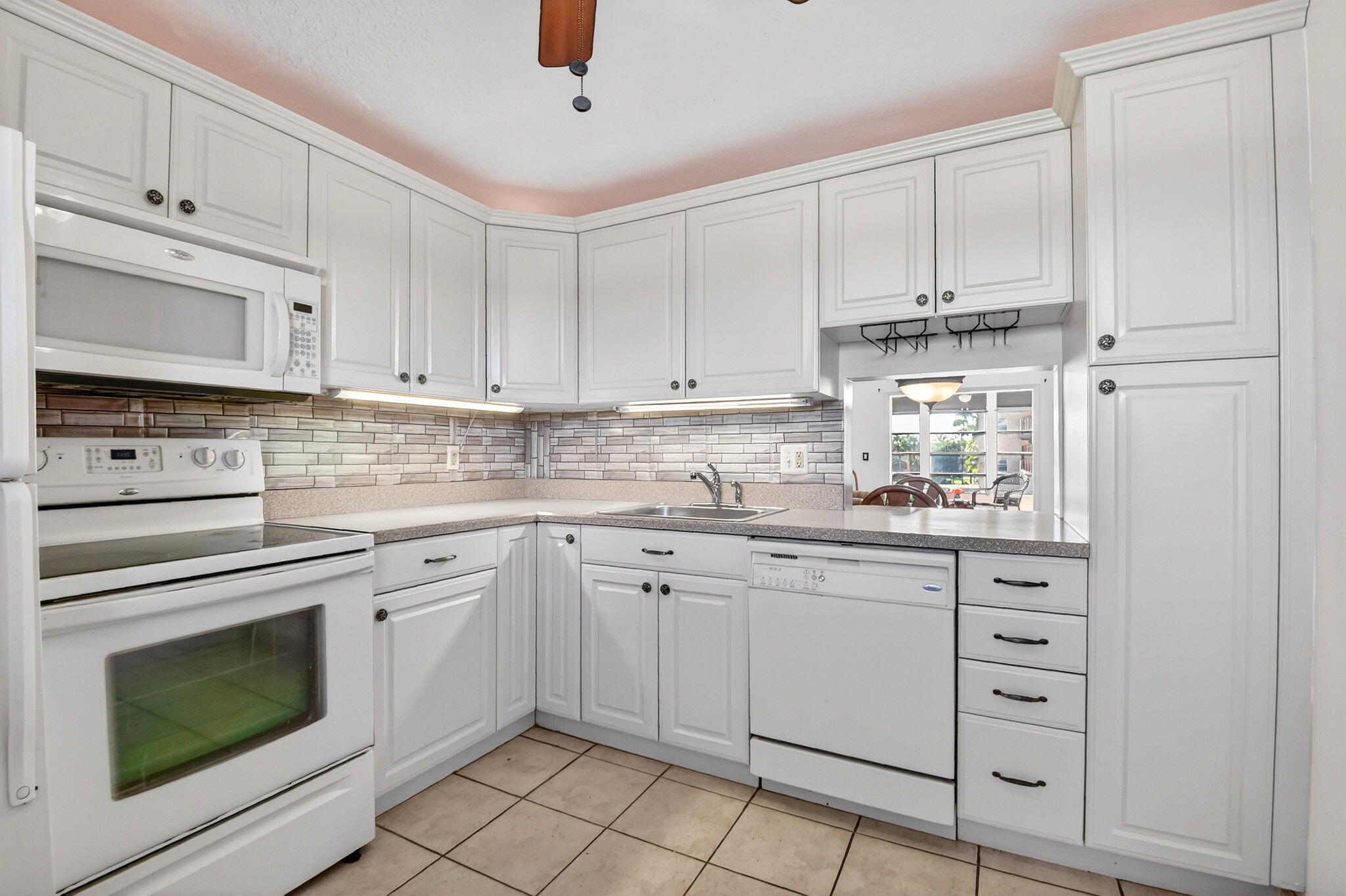 VILLAGE ROYALE ON THE GREEN CONDO - Residential Lease