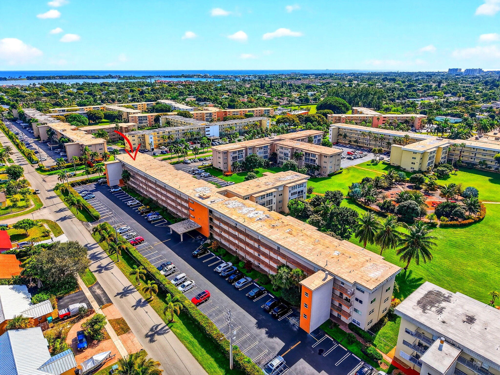 VILLAGE ROYALE ON THE GREEN CONDO - Residential Lease