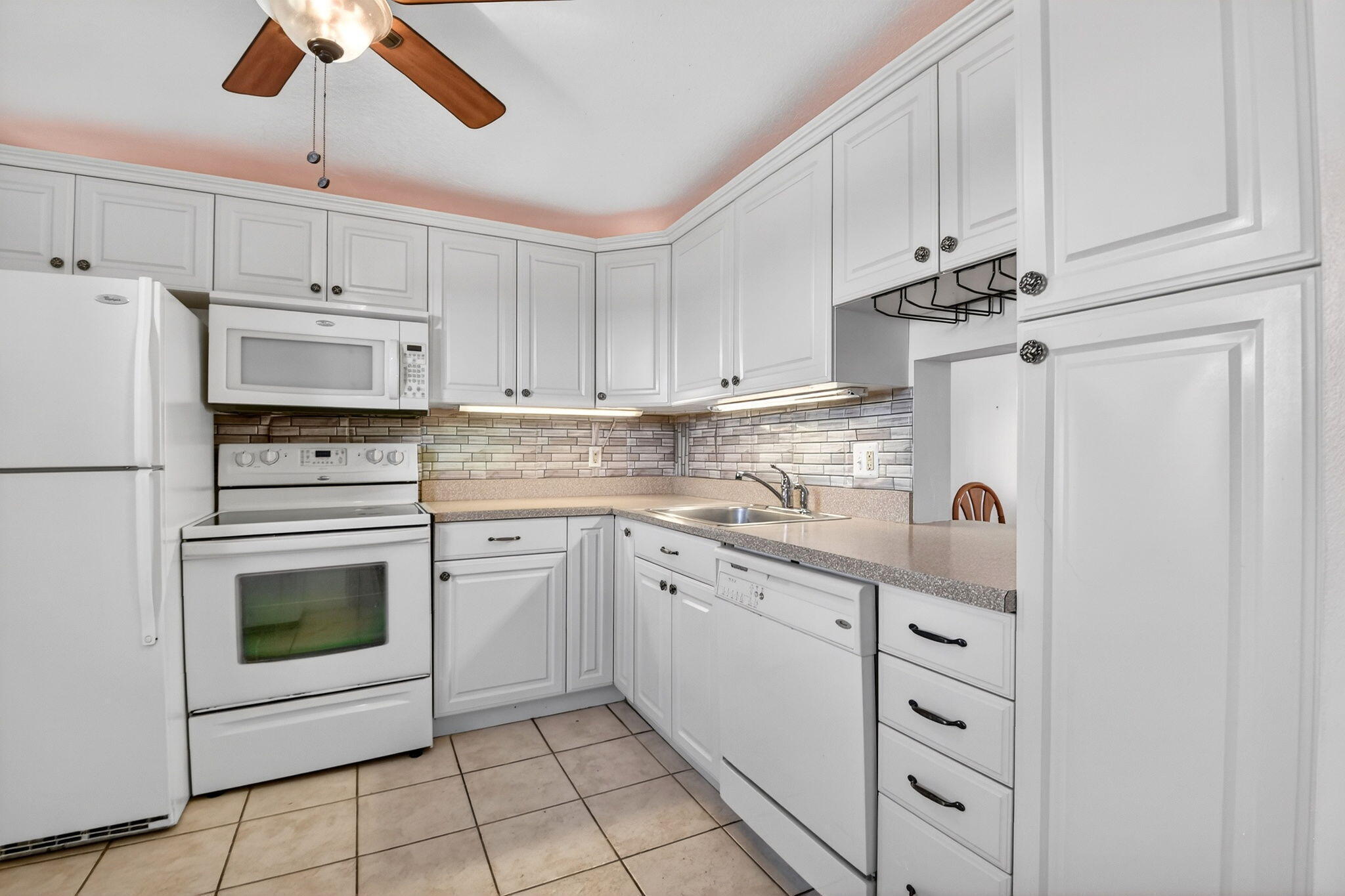 VILLAGE ROYALE ON THE GREEN CONDO - Residential Lease