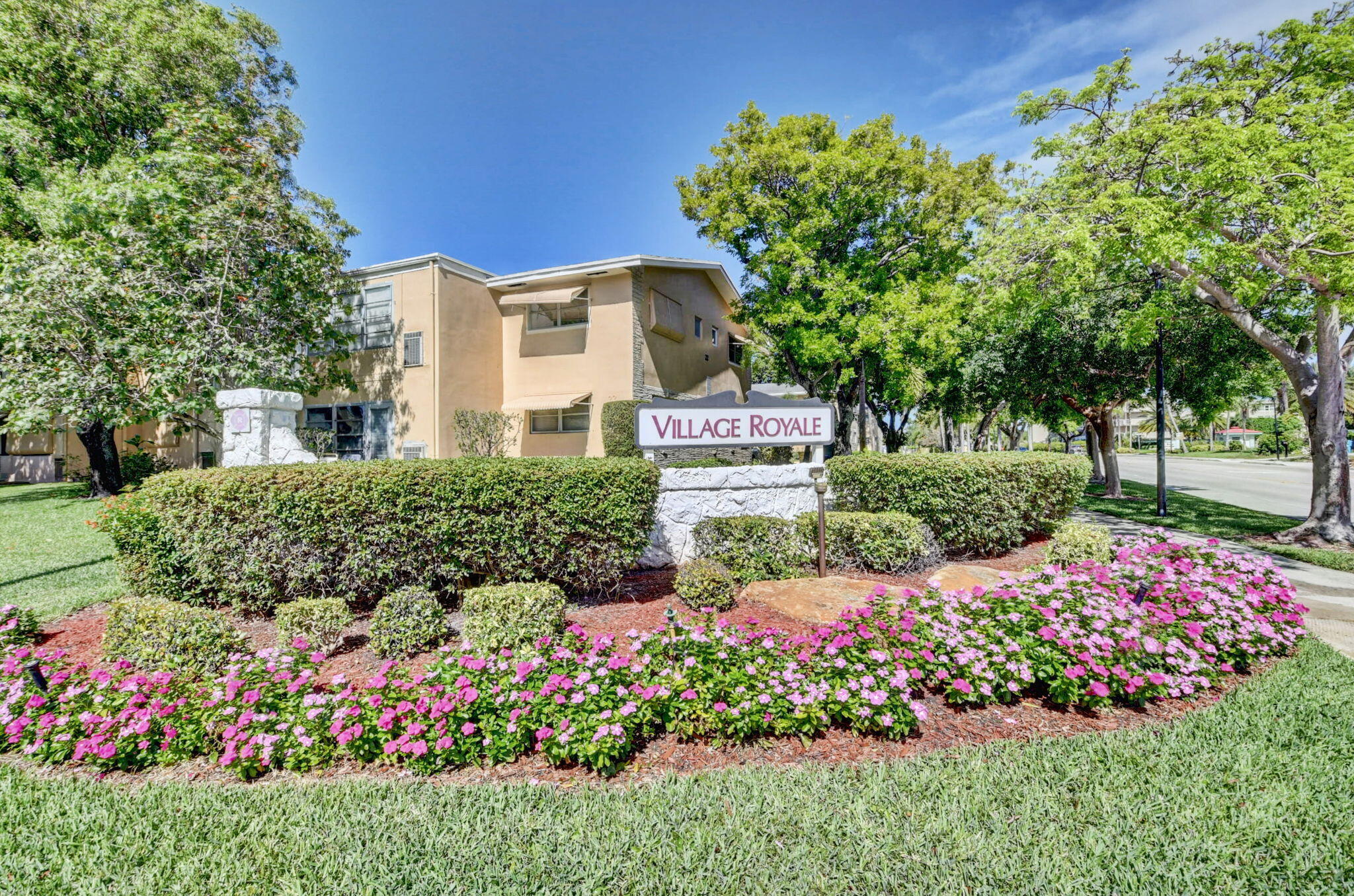 VILLAGE ROYALE ON THE GREEN CONDO - Residential Lease