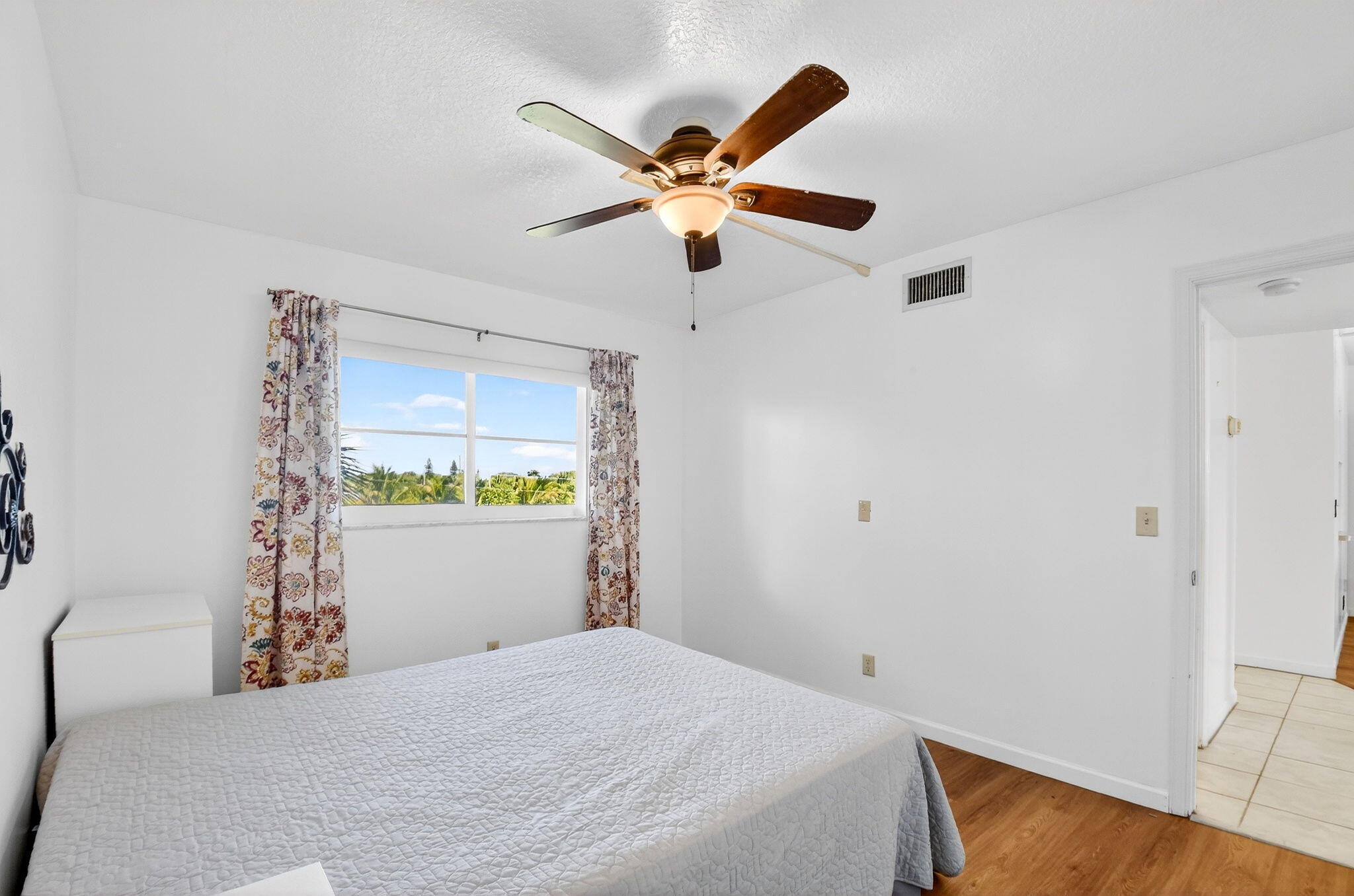 VILLAGE ROYALE ON THE GREEN CONDO - Residential Lease
