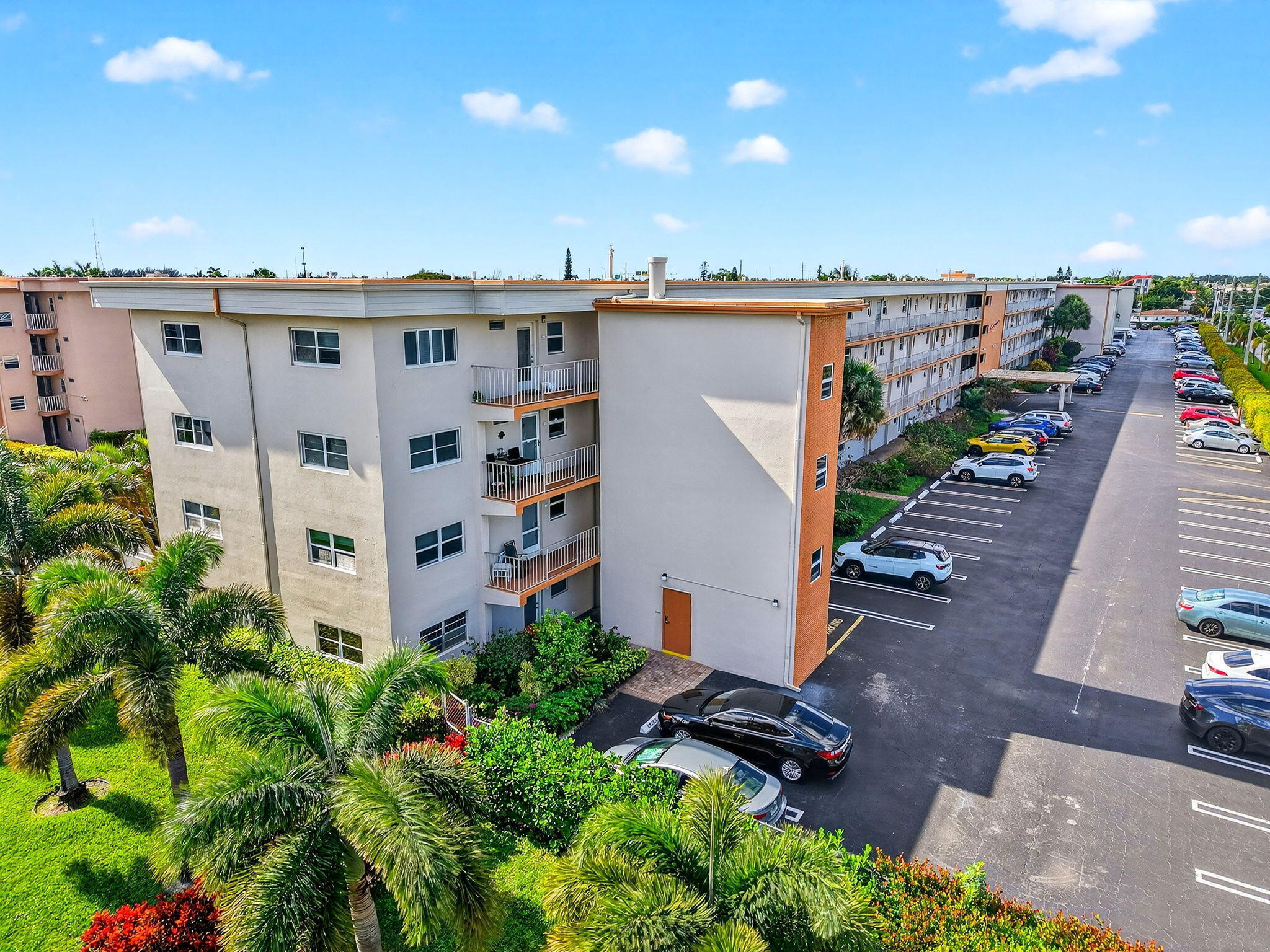 VILLAGE ROYALE ON THE GREEN CONDO - Residential Lease