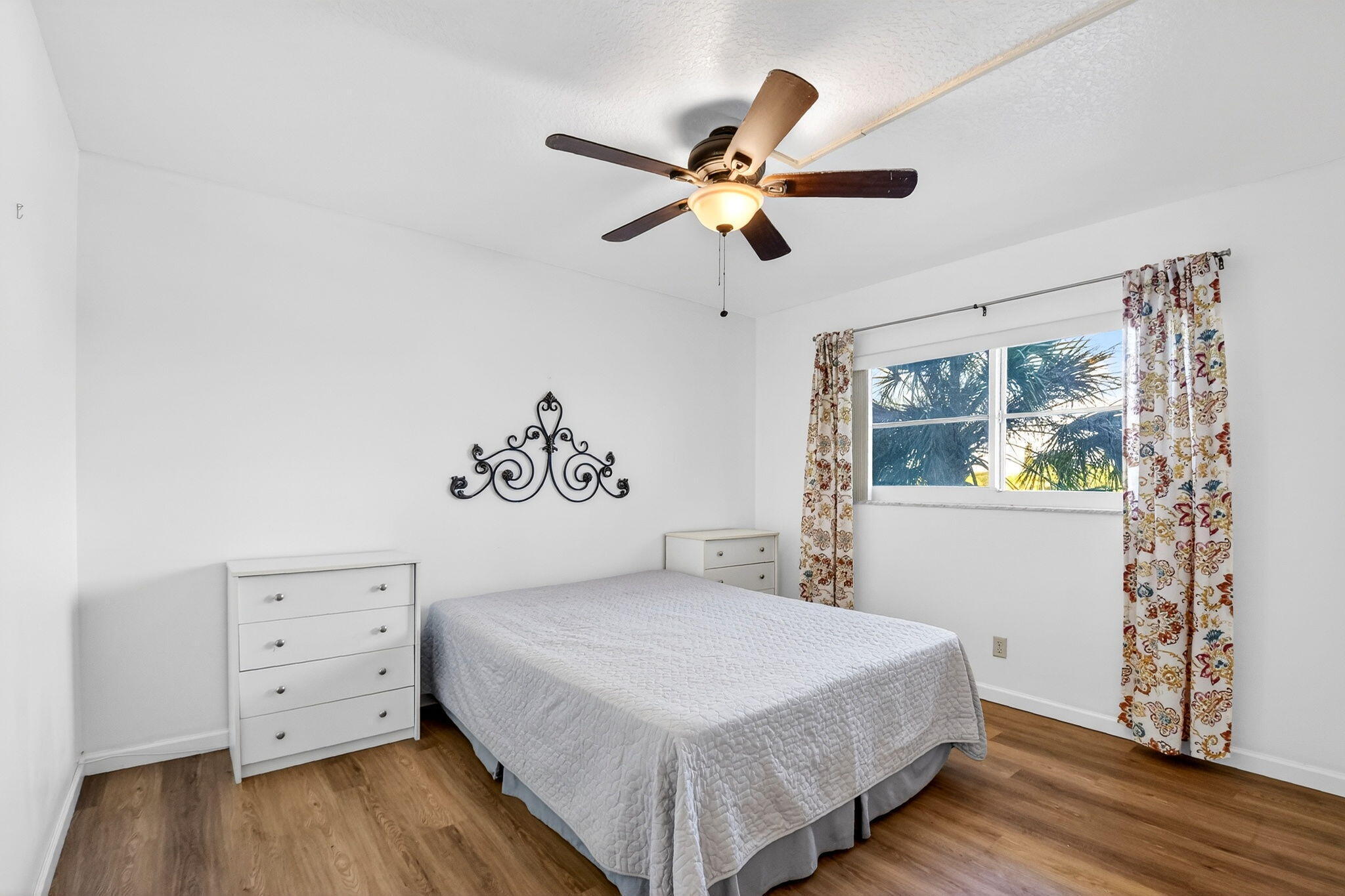 VILLAGE ROYALE ON THE GREEN CONDO - Residential Lease