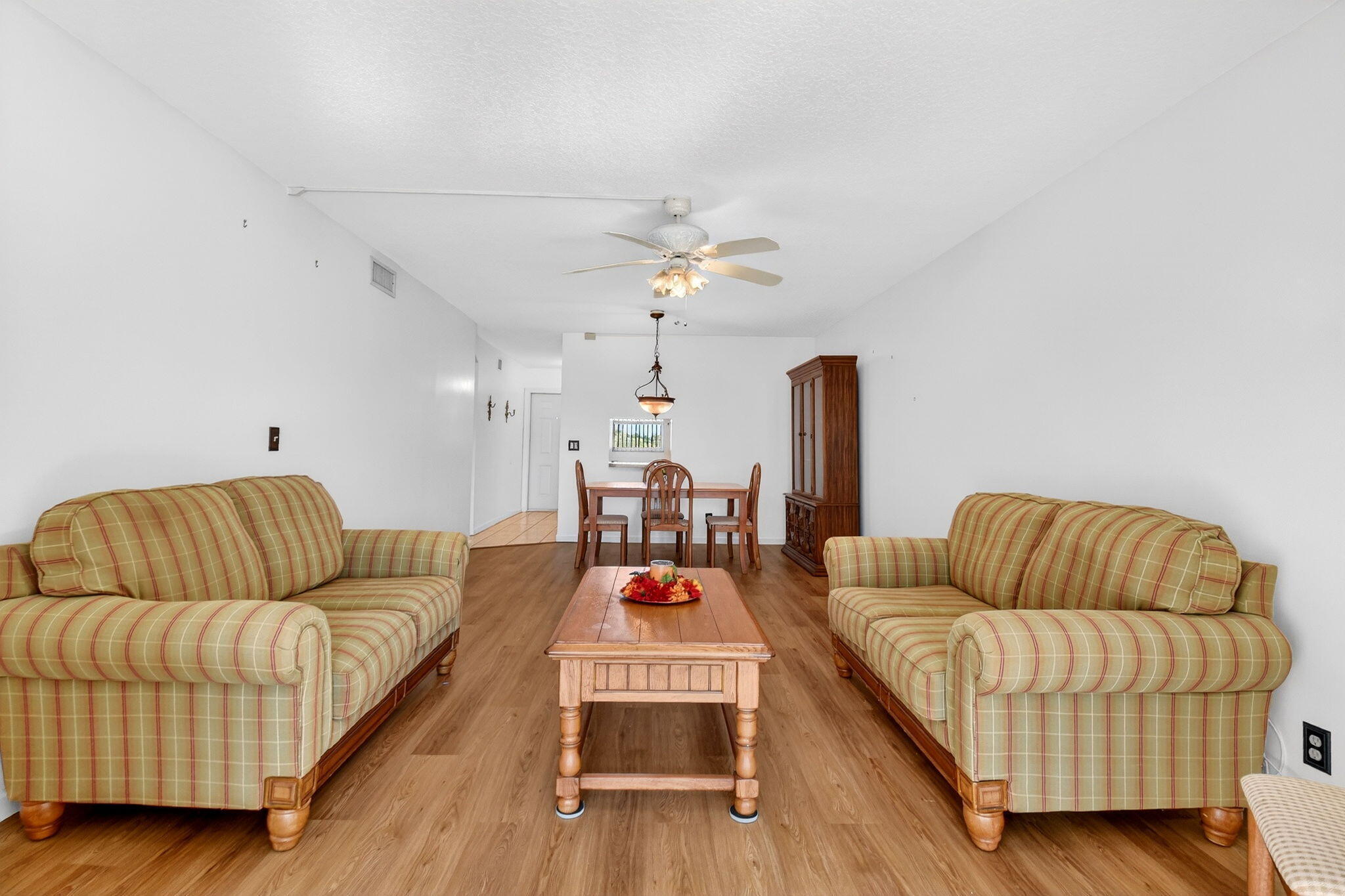 VILLAGE ROYALE ON THE GREEN CONDO - Residential Lease