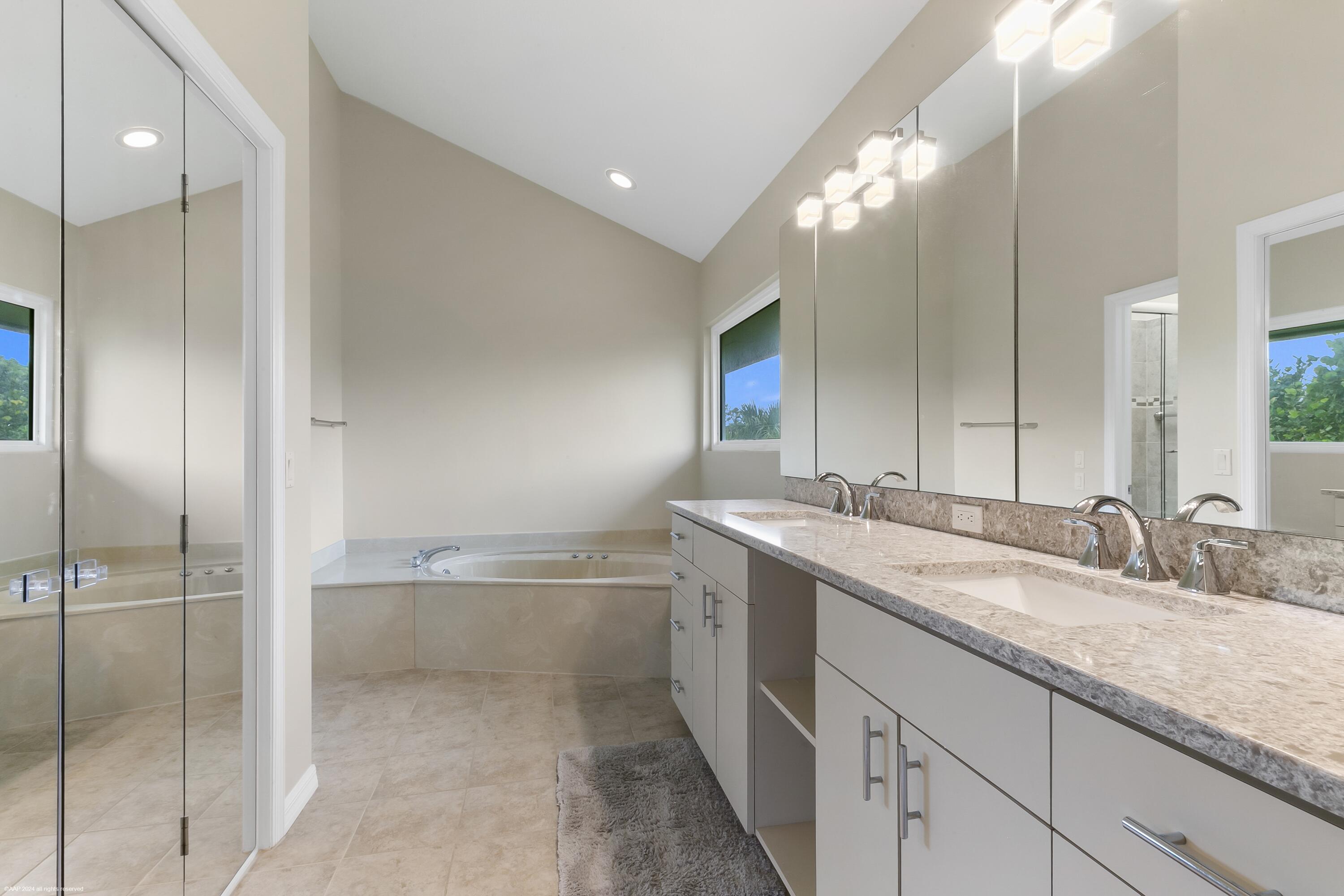 JUPITER ISLAND - Residential