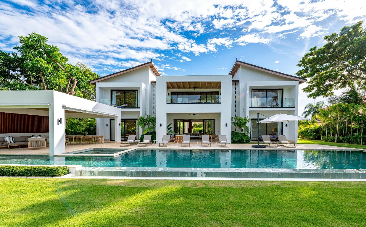 Located in the Barranca sector of Casa de Campo, this modern contemporary villa offers serene garden views and a meticulously crafted interior. Fully furnished with high-end finishes, the brand-new construction embodies sophisticated comfort and contemporary elegance. The property includes an engineer's warranty, providing peace of mind on structural integrity and finishes. Positioned at the center of the project and just across from the Las Terrazas Tennis Center, this villa provides unparalleled access to premier recreational facilities, dining, and residence amenities.


Seize the opportunity to own a turnkey residence in a coveted community—where privacy meets convenience, and every detail is tailored for refined living.