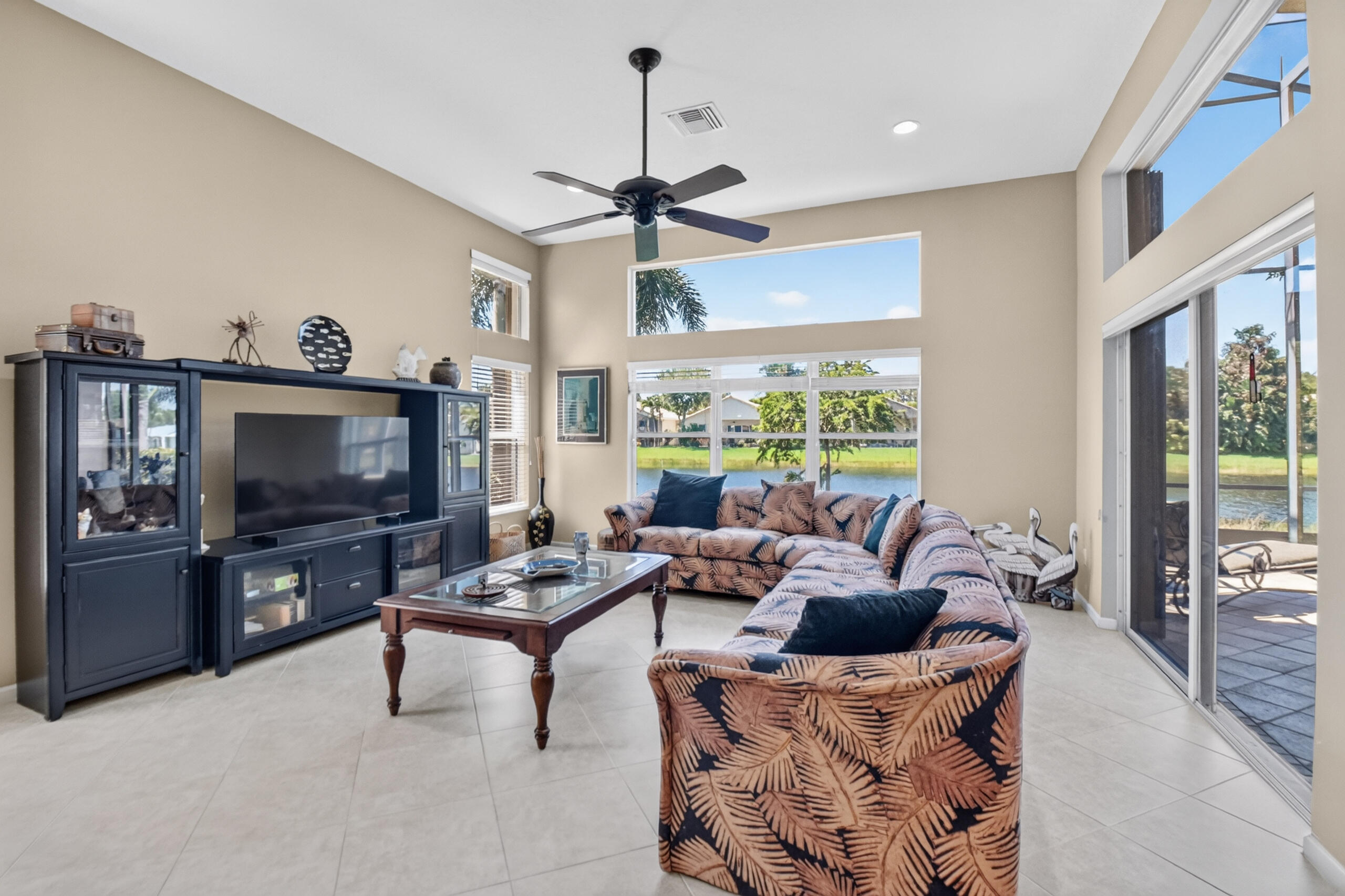 VALENCIA PALMS 6 - Residential
