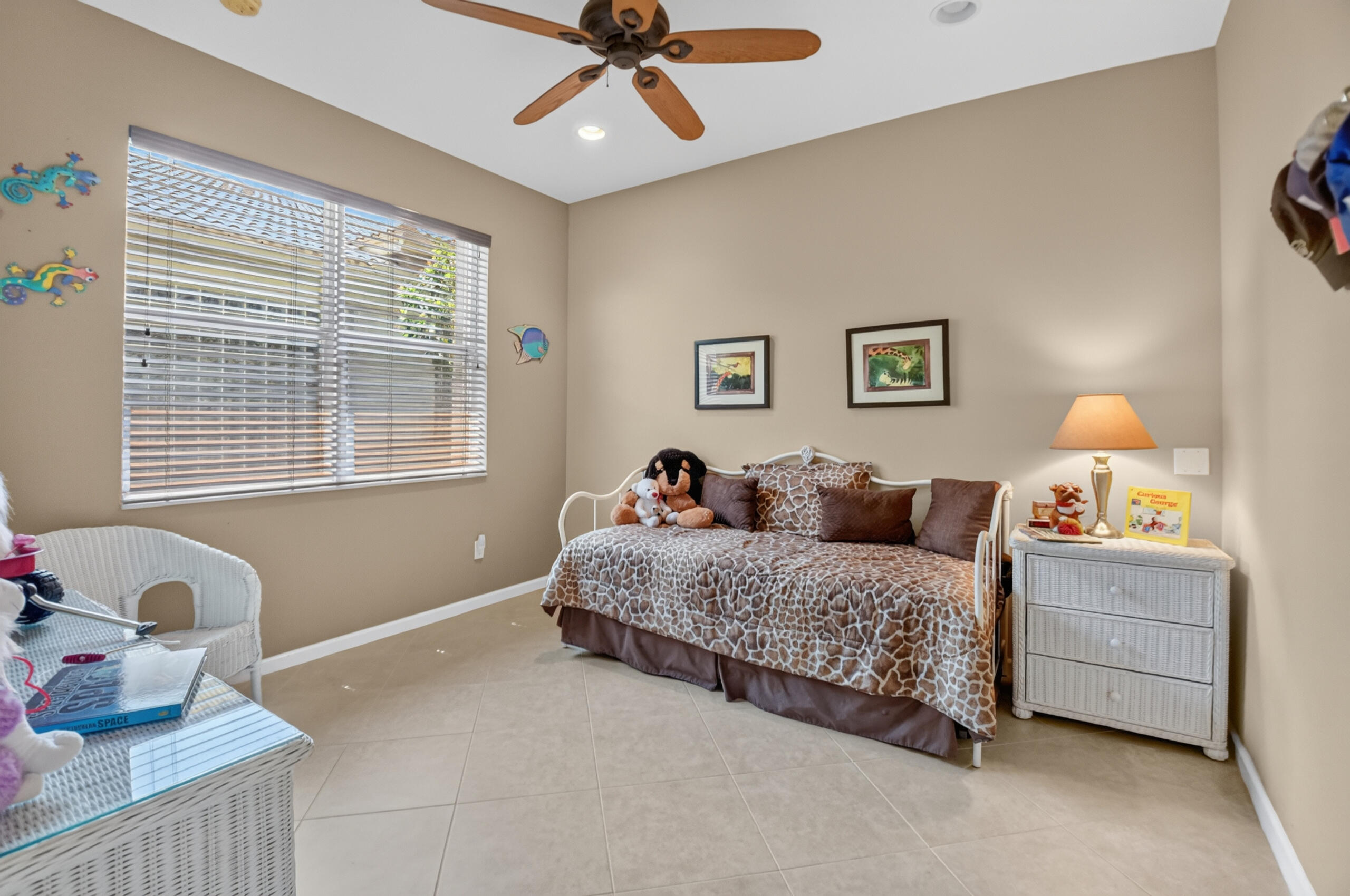 VALENCIA PALMS 6 - Residential