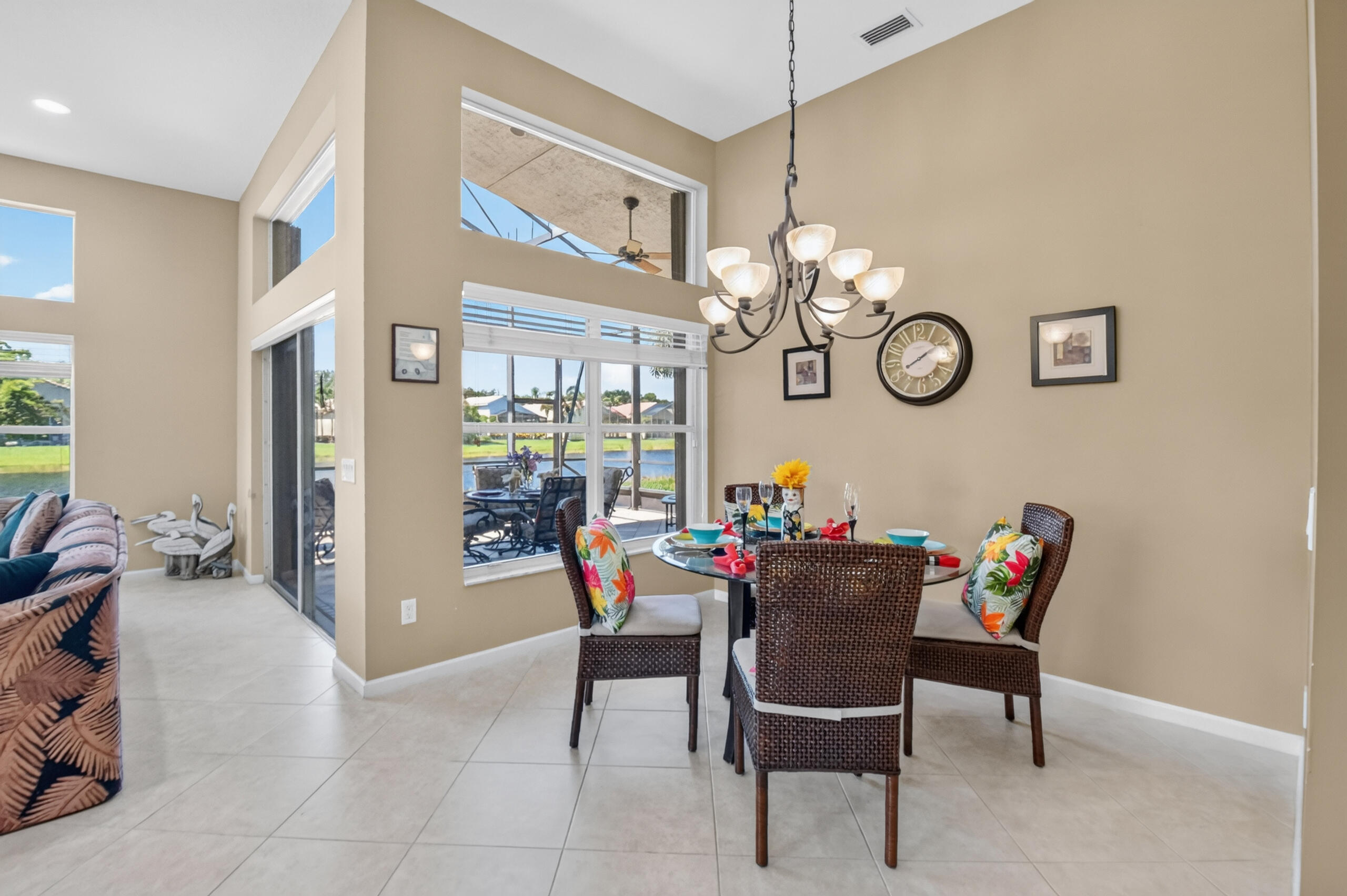 VALENCIA PALMS 6 - Residential