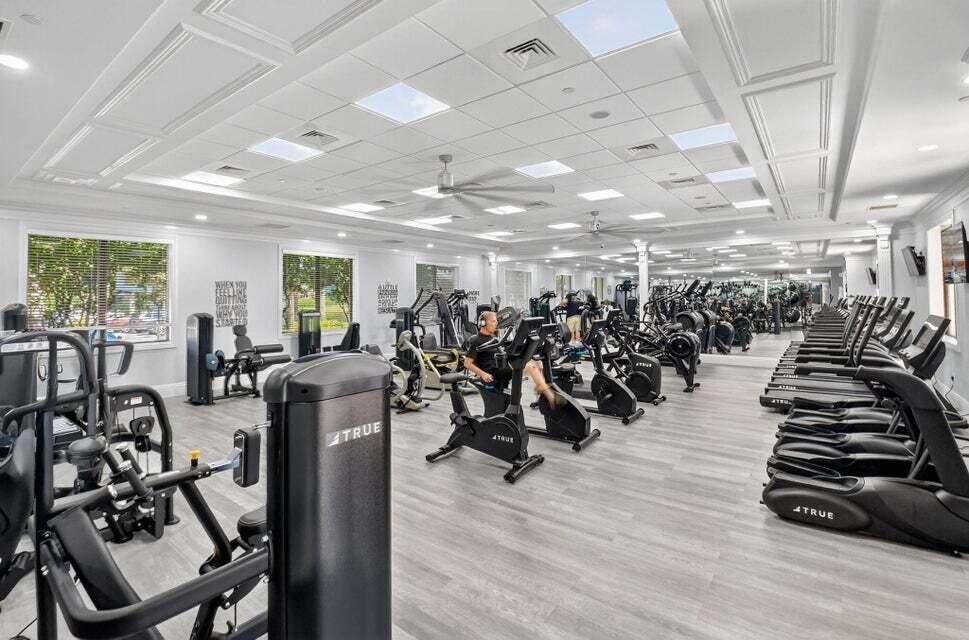 VALENCIA PALMS 6 - Residential