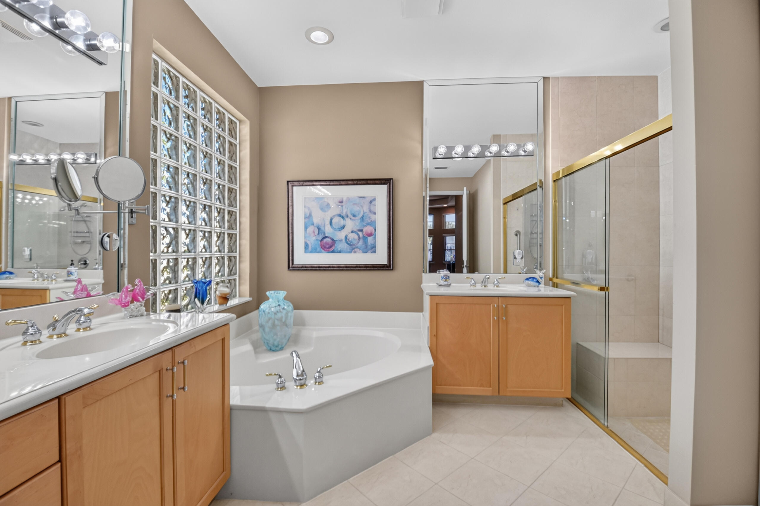 VALENCIA PALMS 6 - Residential