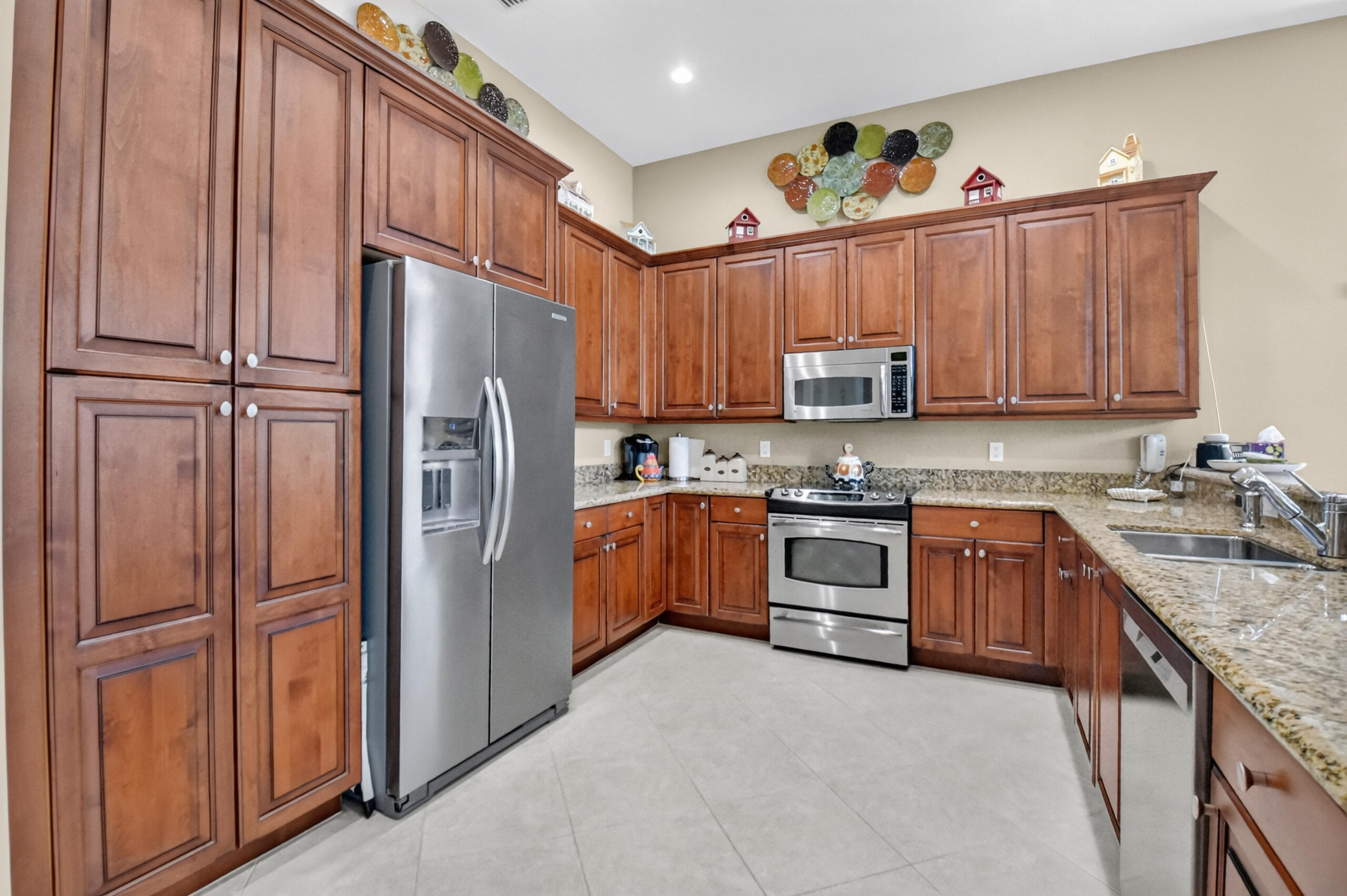 VALENCIA PALMS 6 - Residential