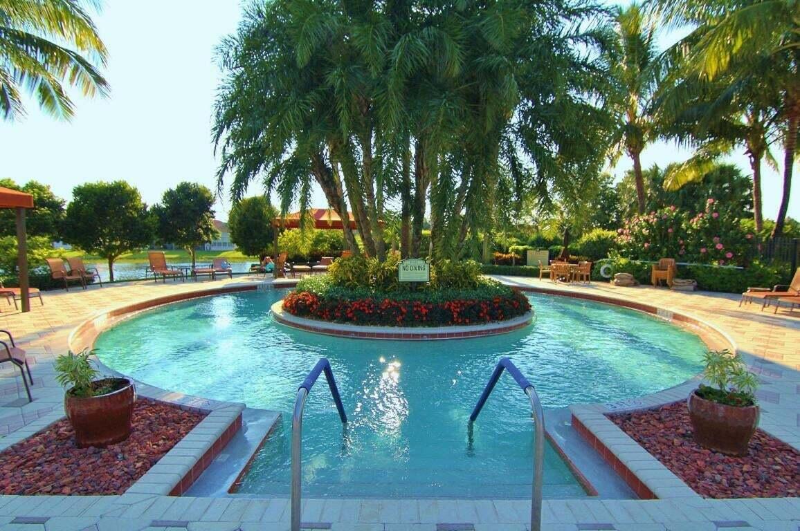 VALENCIA PALMS 6 - Residential