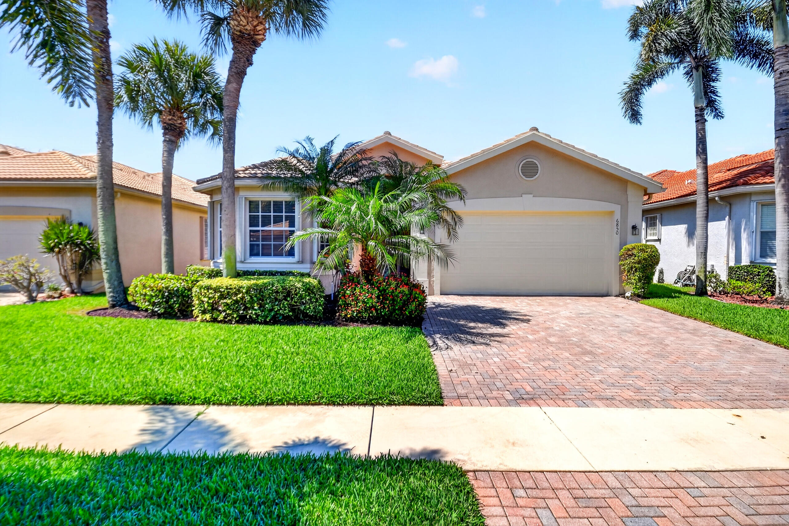 VALENCIA PALMS 6 - Residential