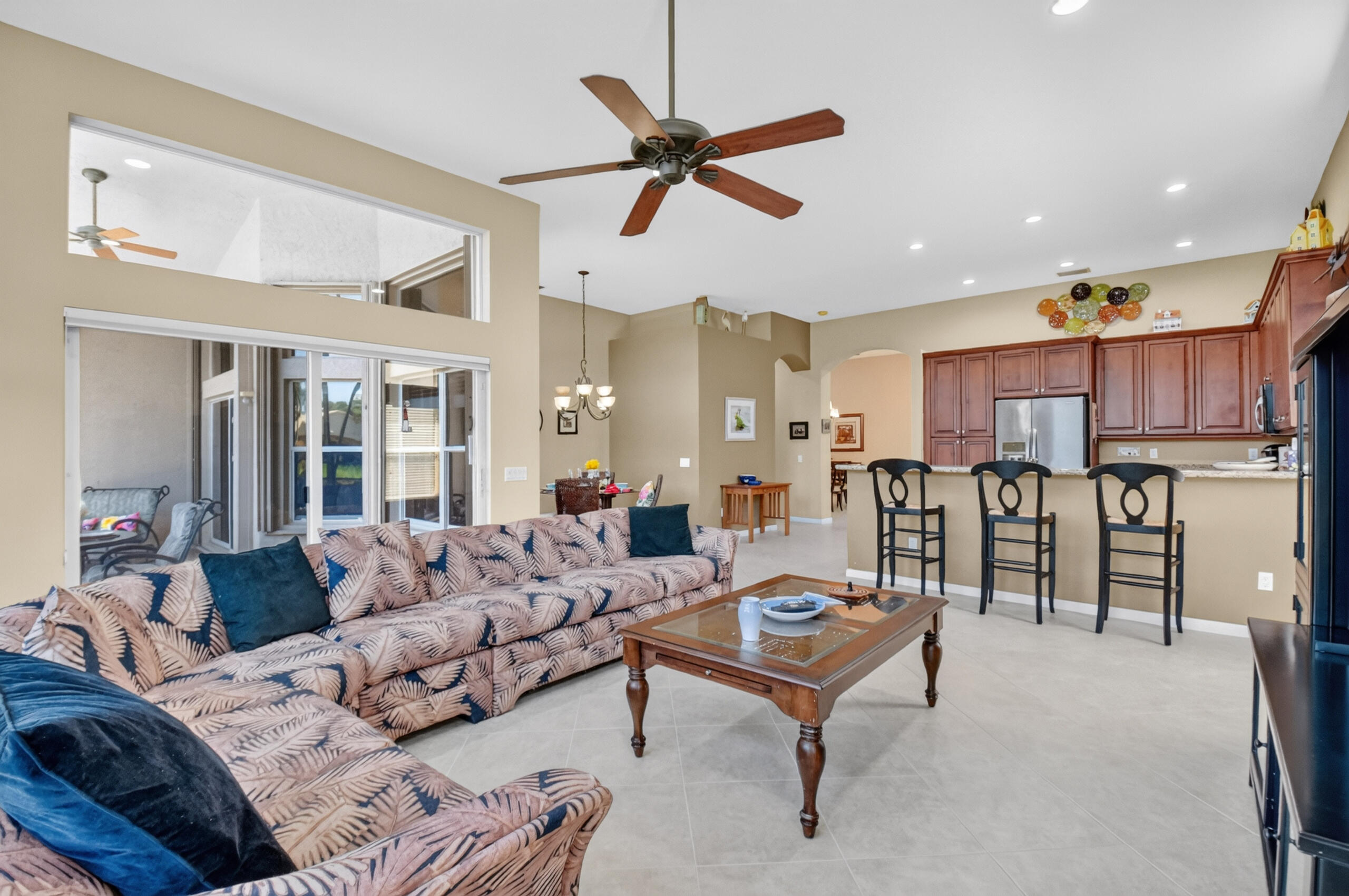 VALENCIA PALMS 6 - Residential
