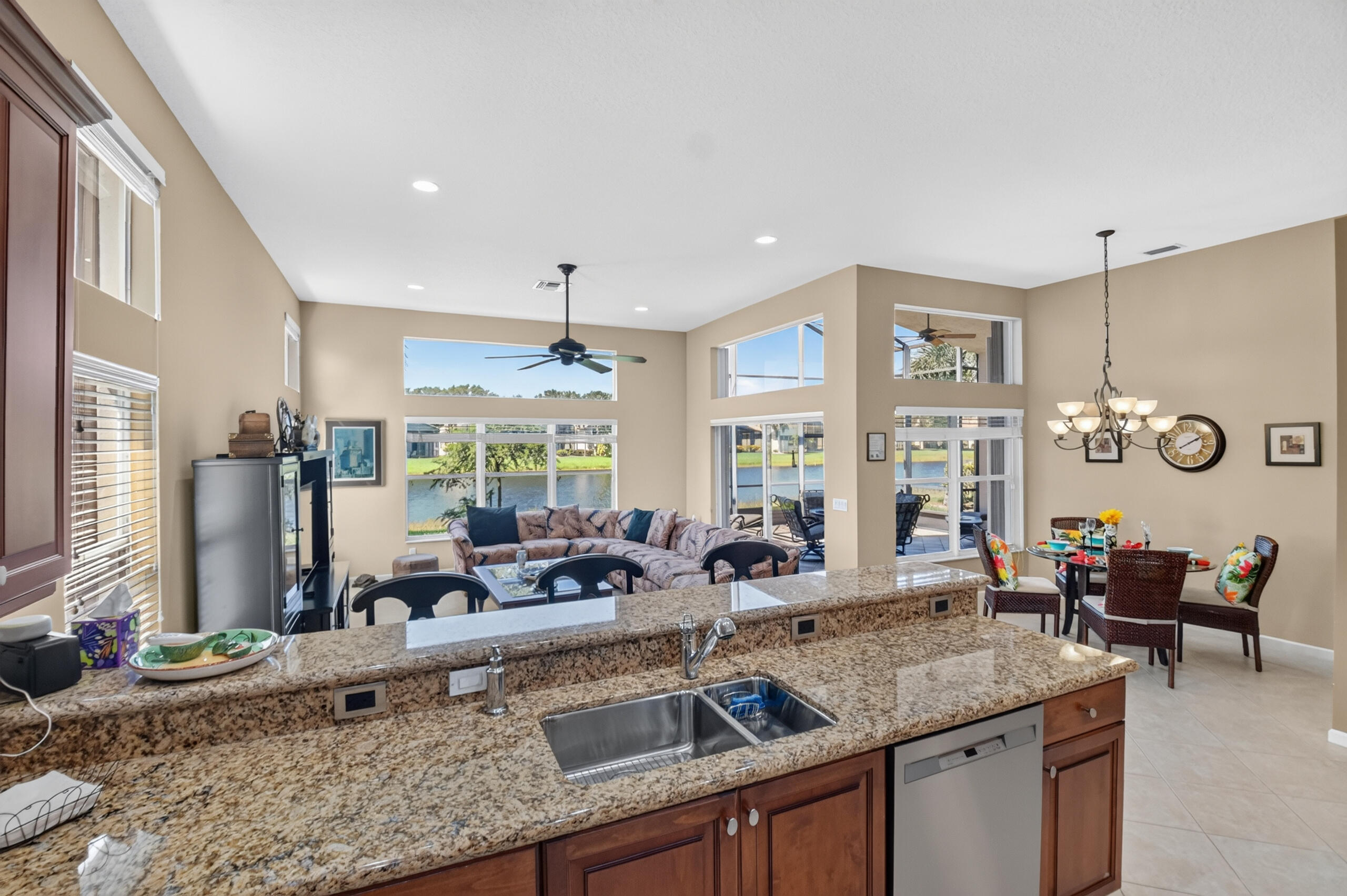 VALENCIA PALMS 6 - Residential