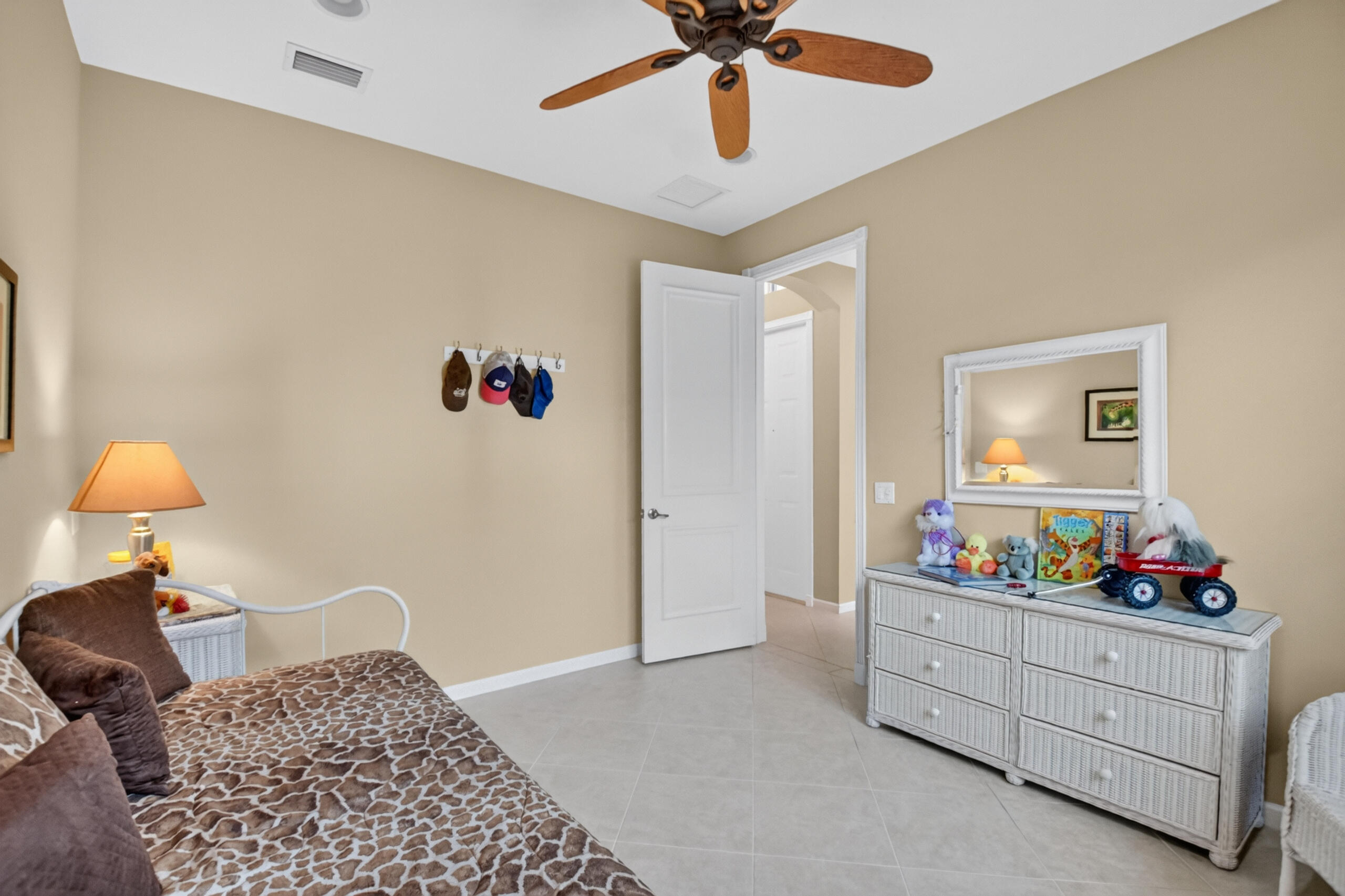 VALENCIA PALMS 6 - Residential