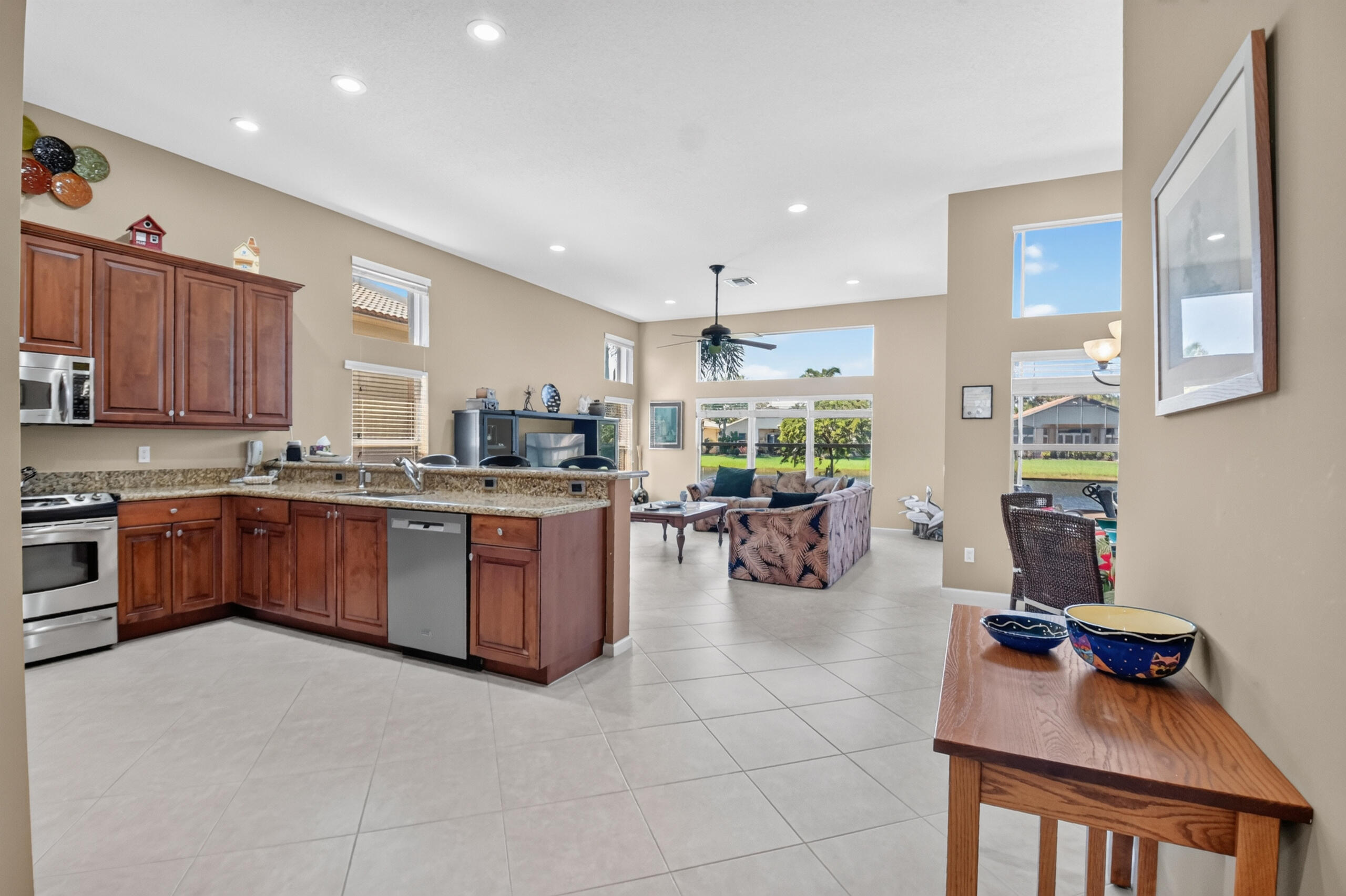 VALENCIA PALMS 6 - Residential