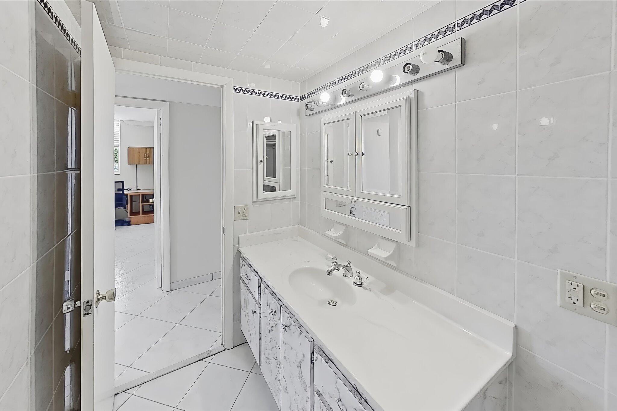 CAMBRIDGE TOWERS CONDO - Residential