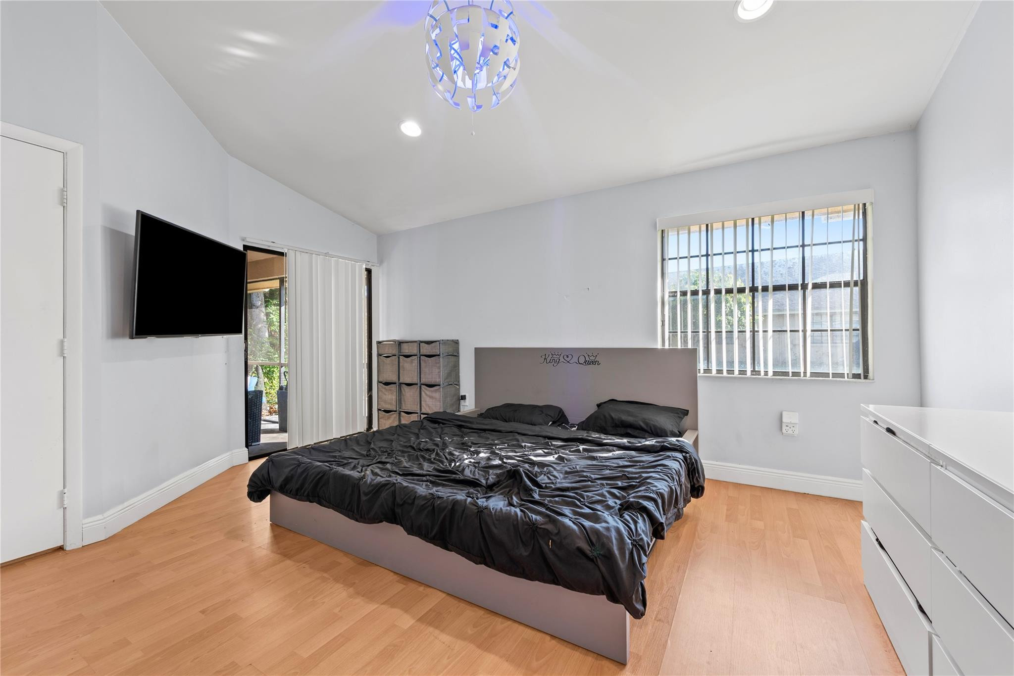 WEST LAKE - Residential