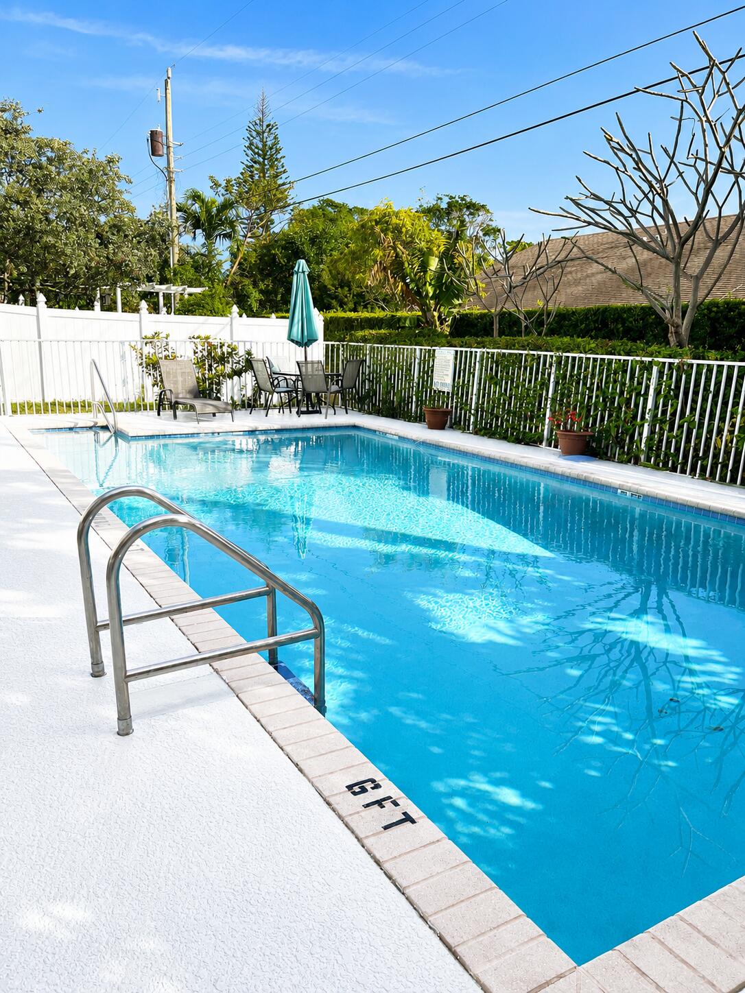 COCONUT PALMS - Residential